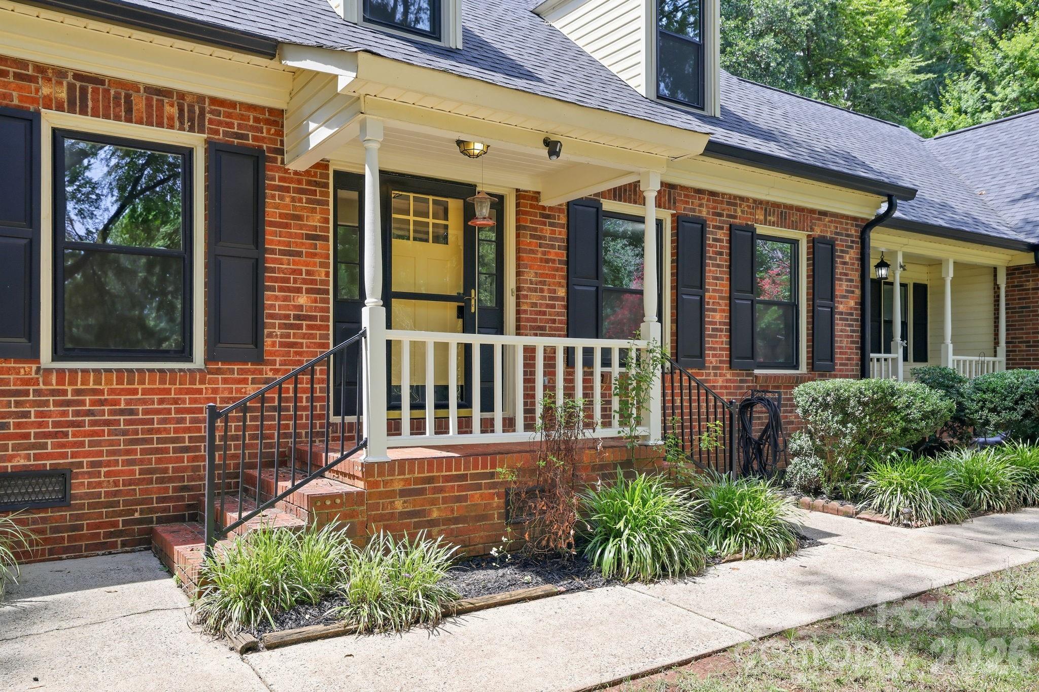 Porch - 514 Belwood Drive, Belmont