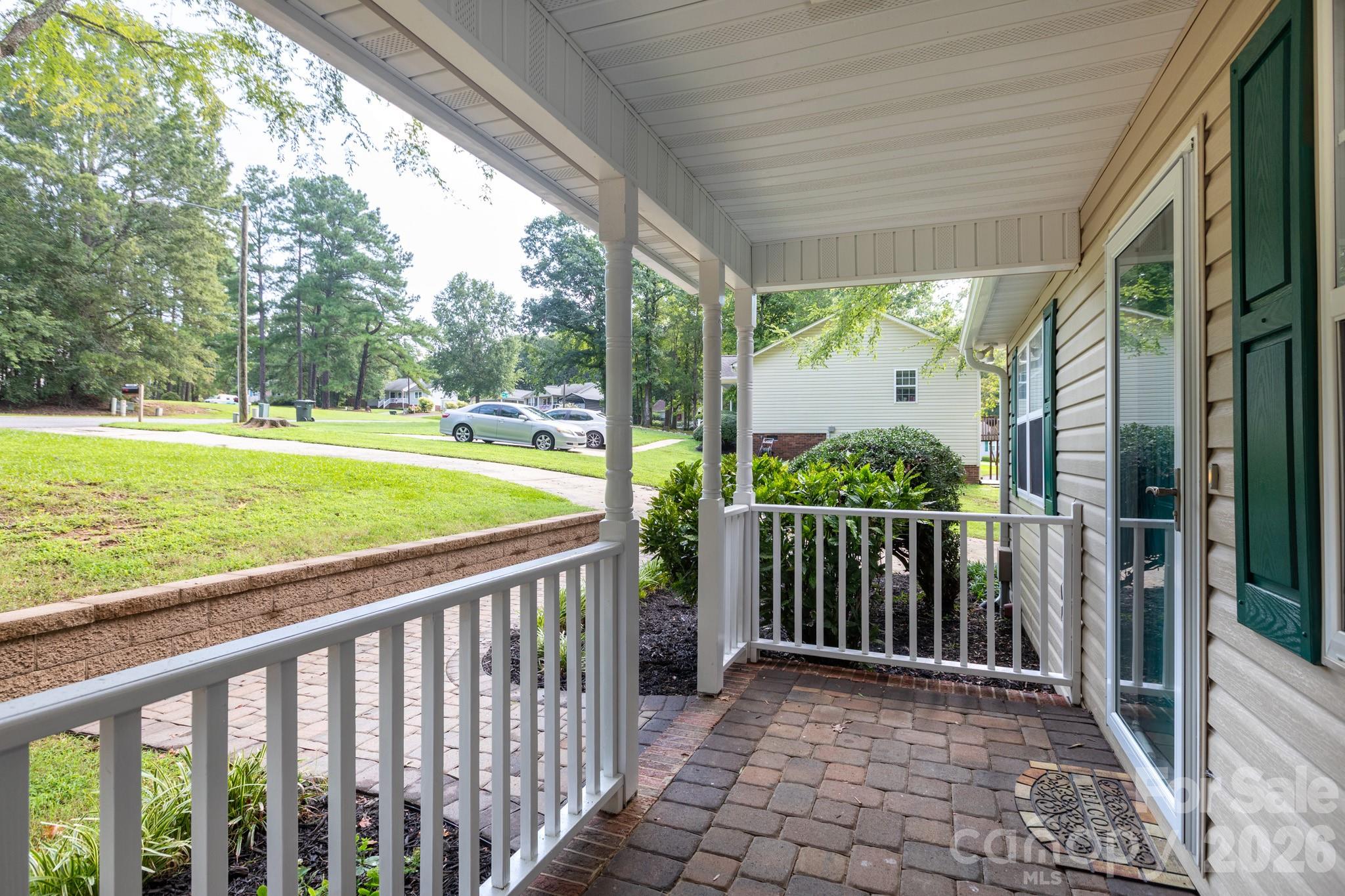 Front Porch - 820 SE Clearview Court SE, Concord