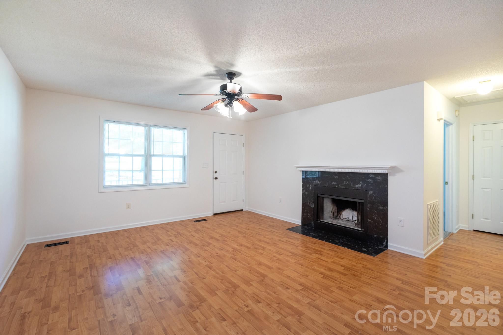 Living Room - 820 SE Clearview Court SE, Concord
