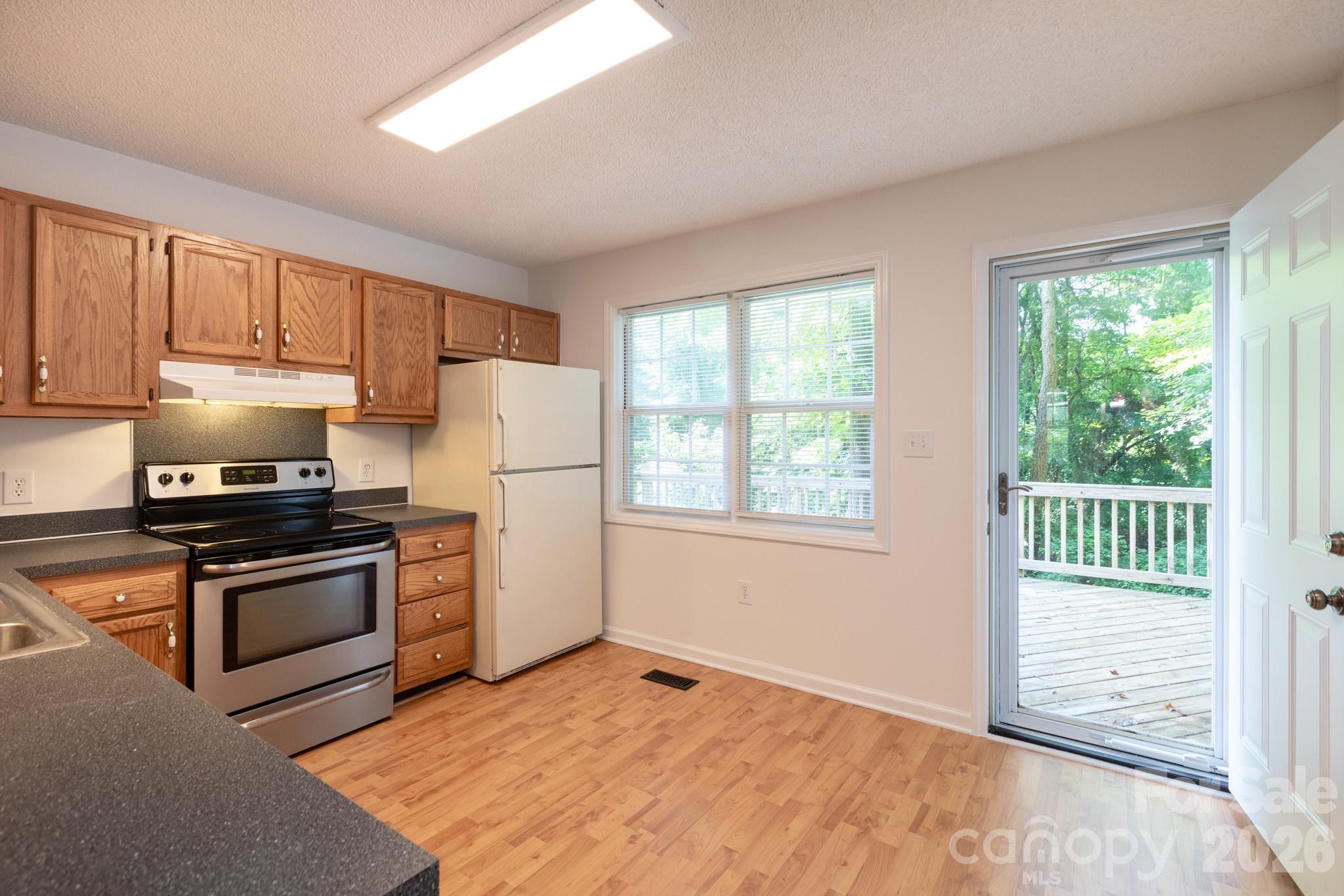 Kitchen - 820 SE Clearview Court SE, Concord