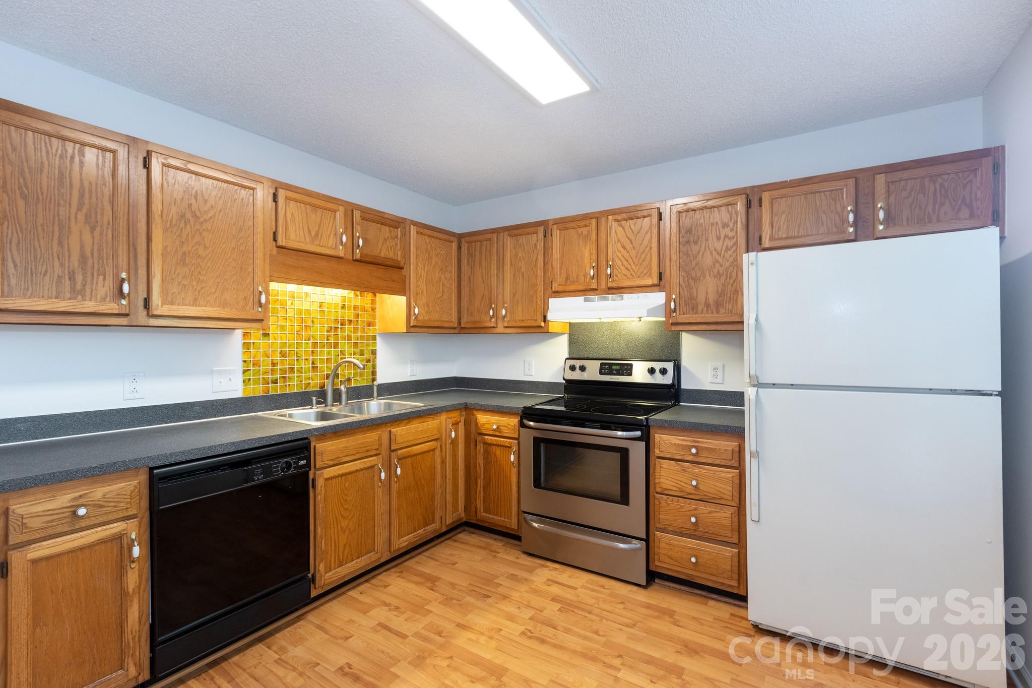 Kitchen - 820 SE Clearview Court SE, Concord