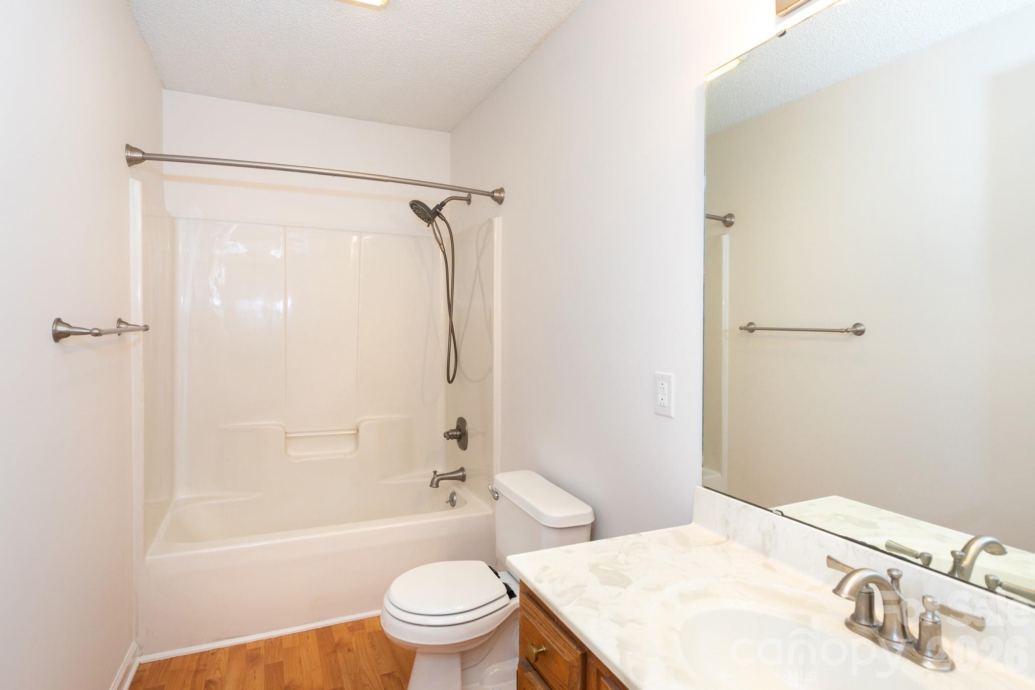 Hall Bath - 820 SE Clearview Court SE, Concord