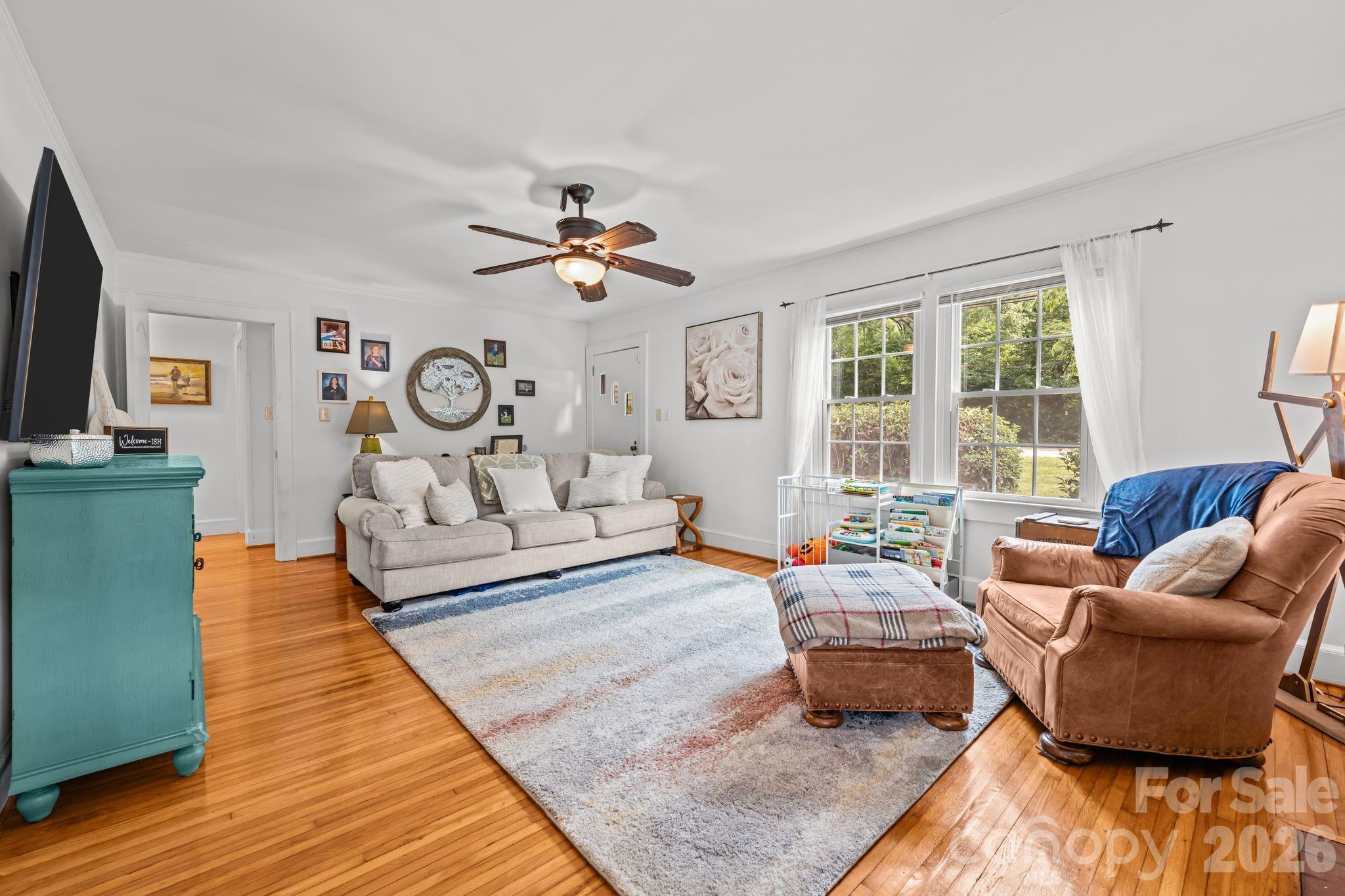 Living Area - 1537 S New Hope Road, Gastonia