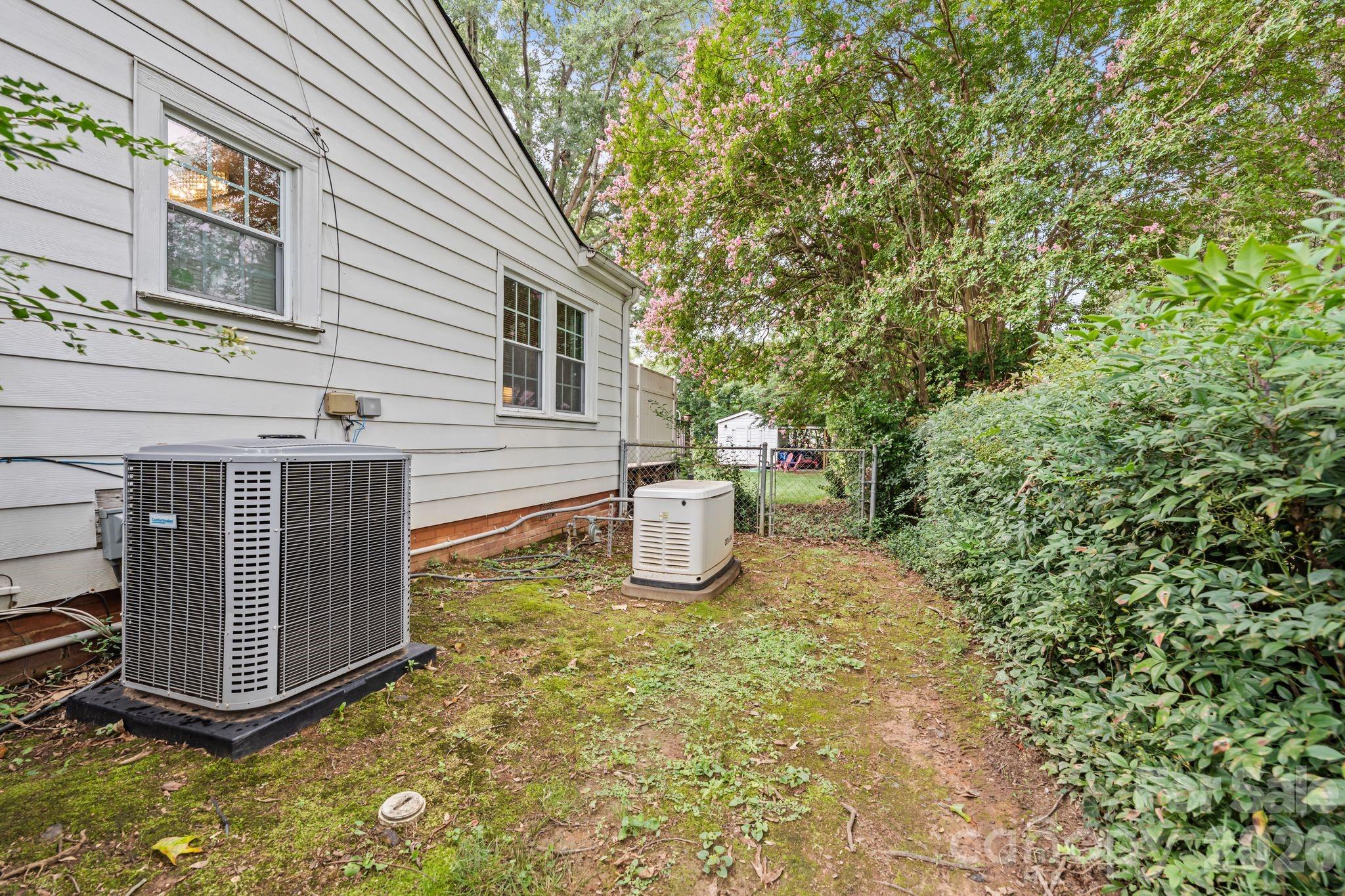 Single Family Residence at 1537 S New Hope Road, Gastonia, photo 30 of 32