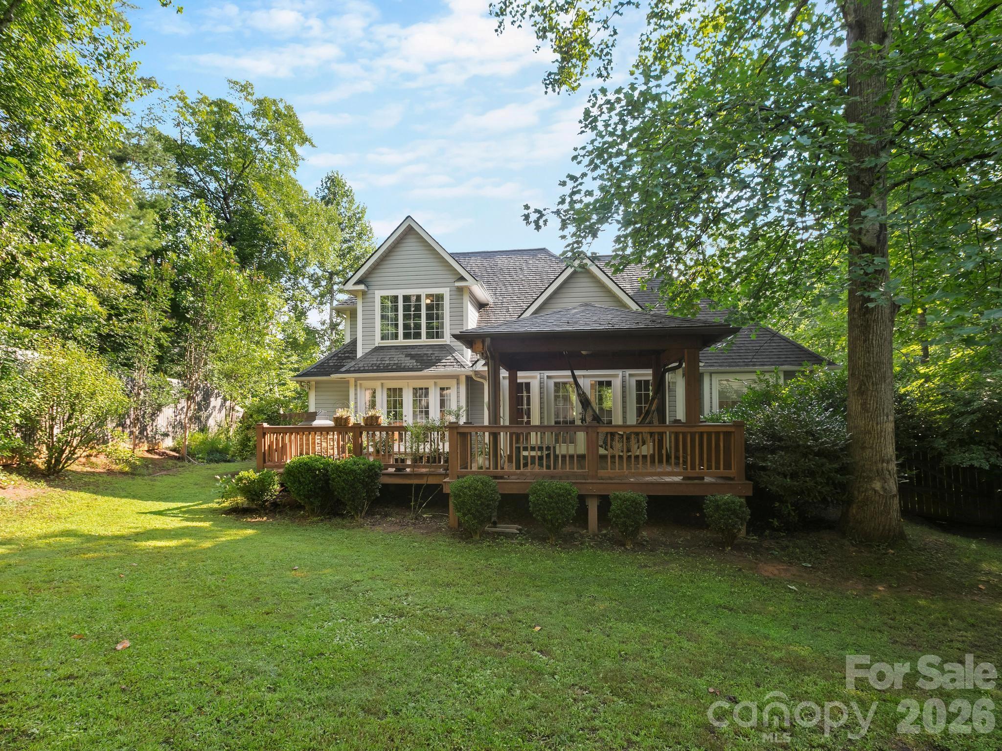 backyard and back deck - 306 Golden Hawk Trail, Asheville