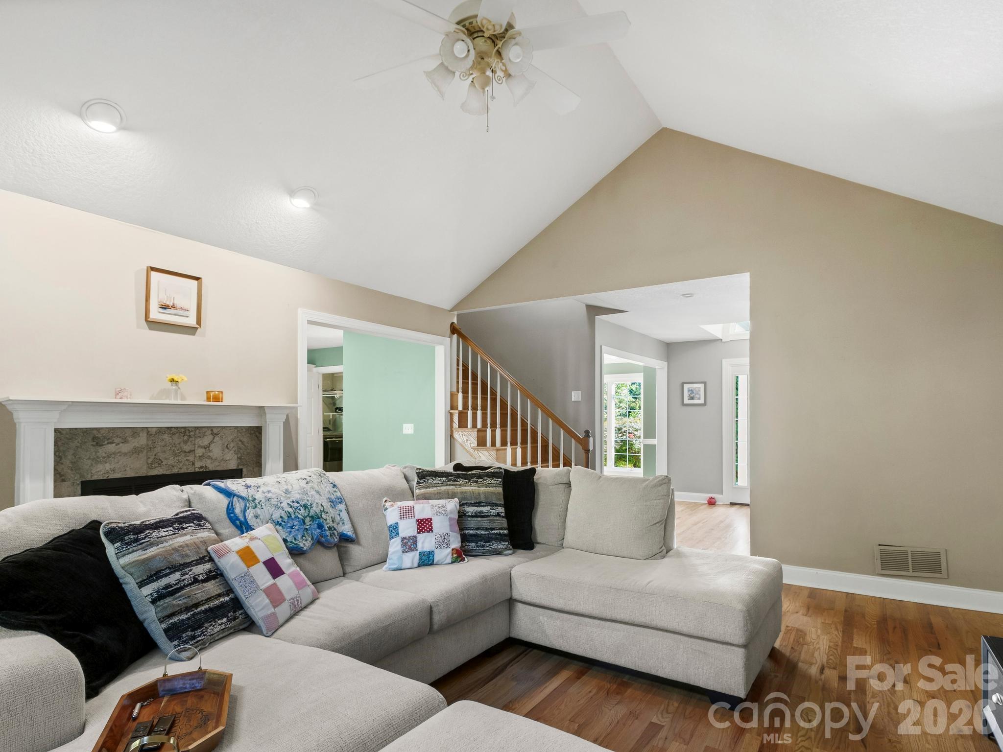 living room - 306 Golden Hawk Trail, Asheville
