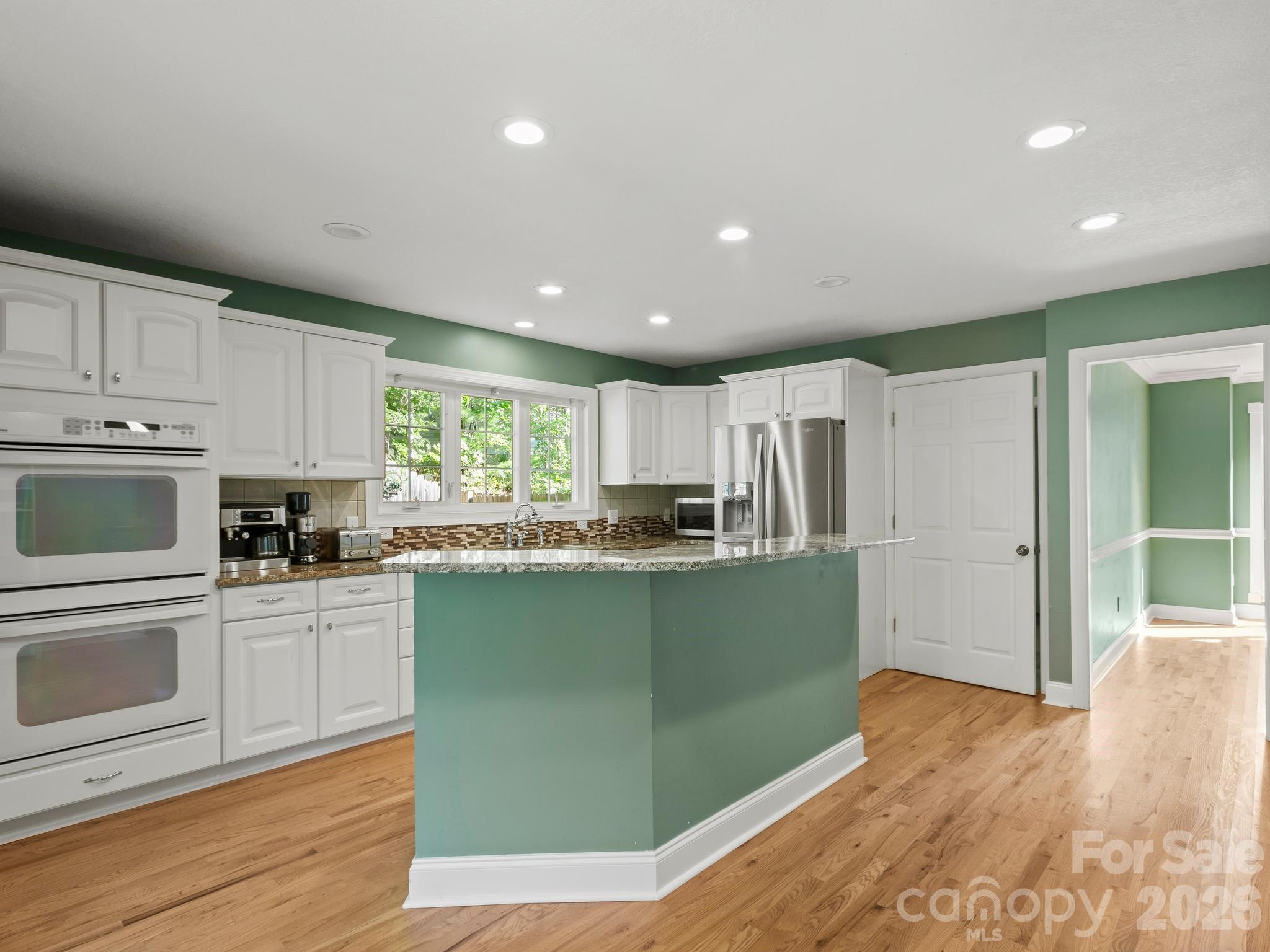 kitchen - 306 Golden Hawk Trail, Asheville