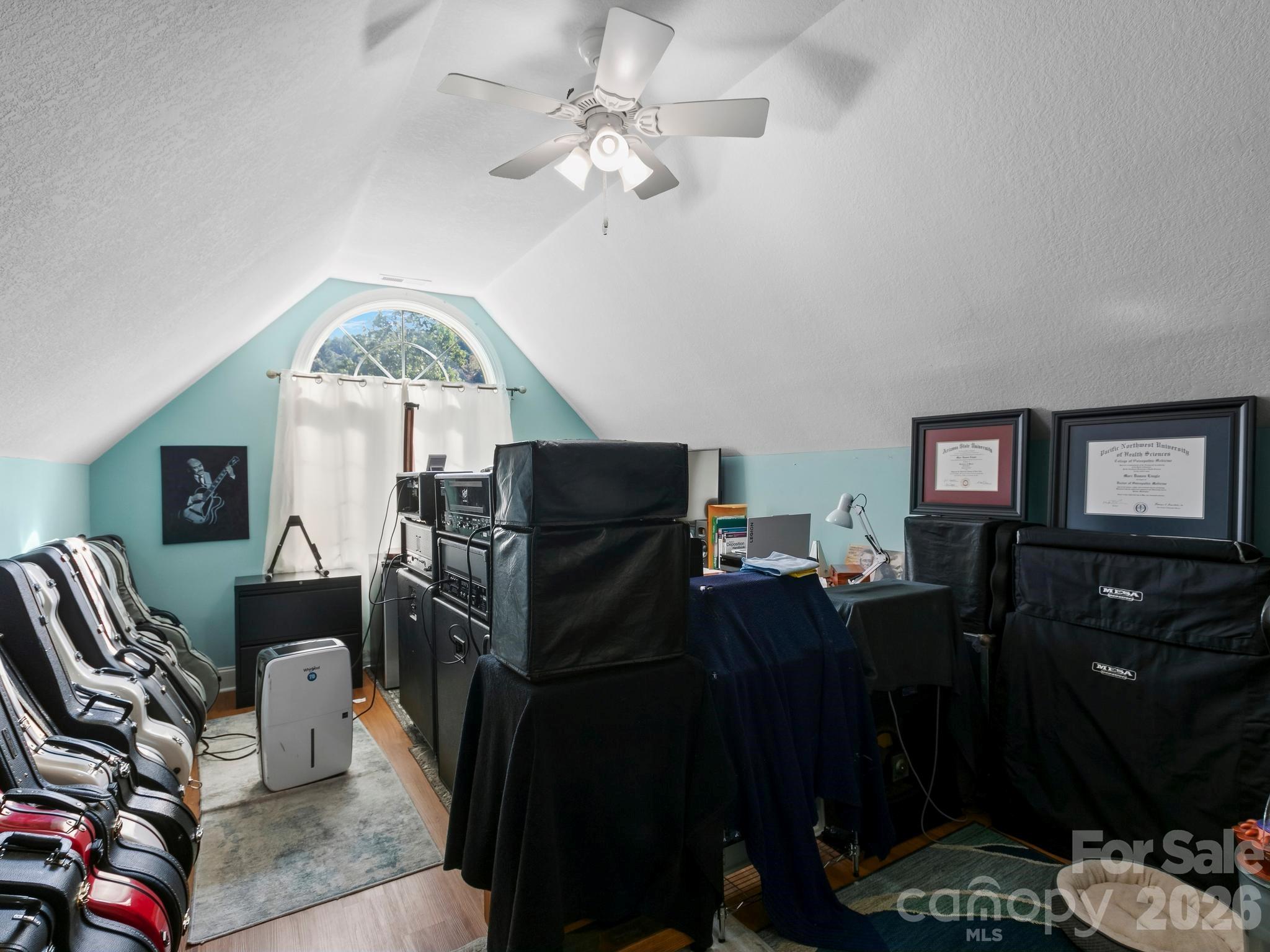 bonus room over garage - 306 Golden Hawk Trail, Asheville