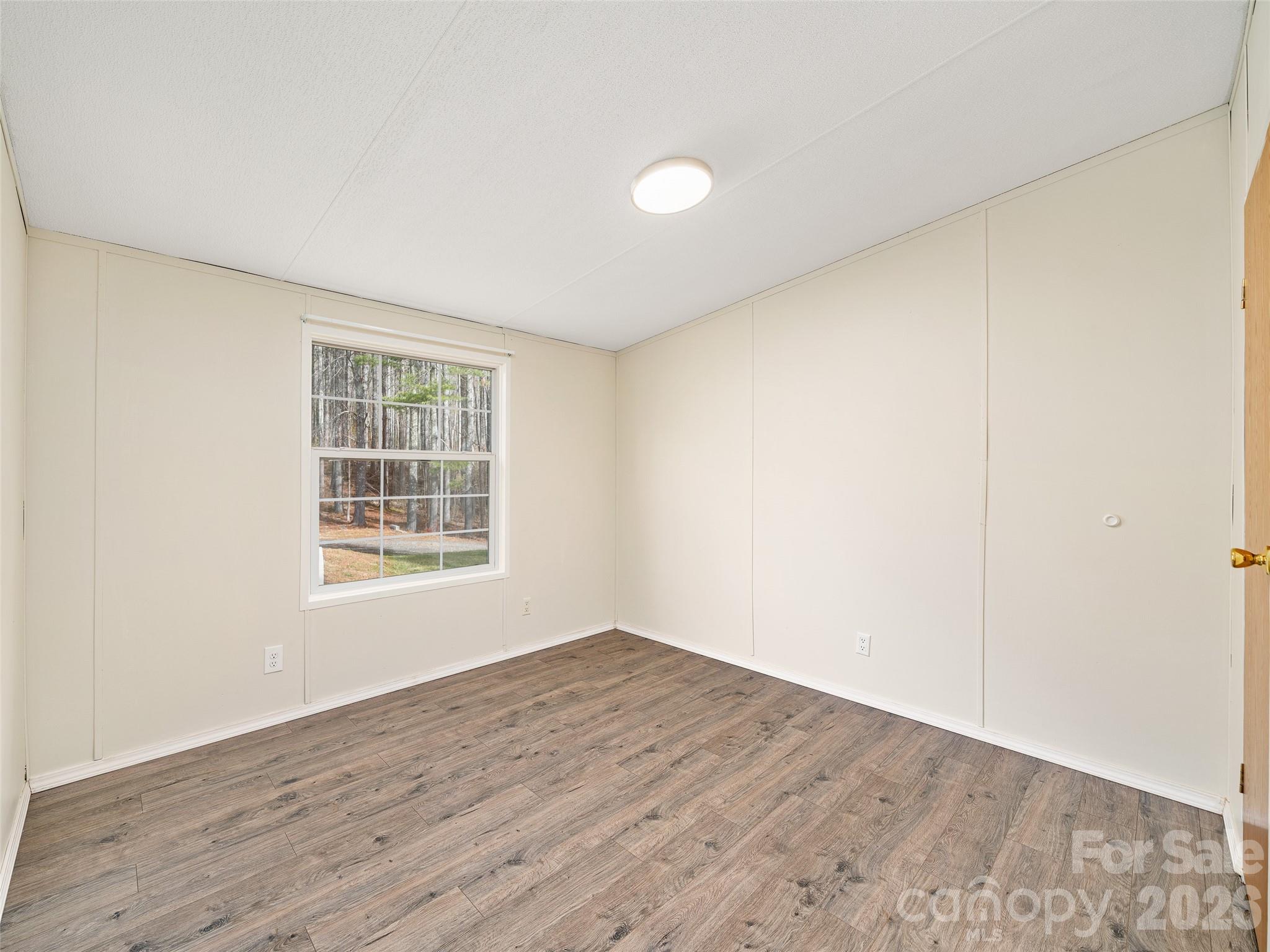 Single Family Residence at 105 Satinwood Drive, Burnsville, photo 13 of 24