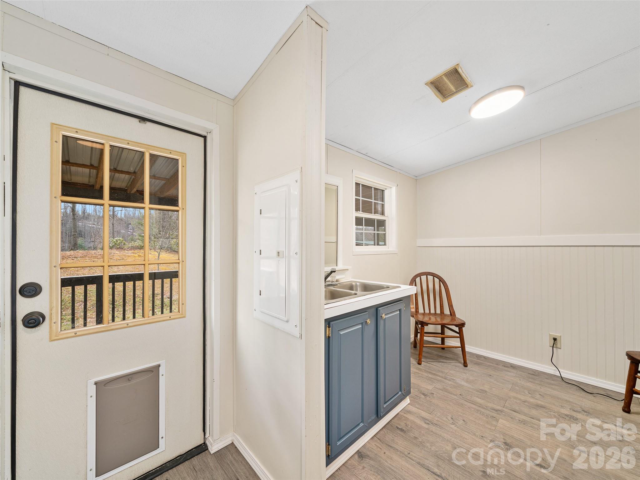 Single Family Residence at 105 Satinwood Drive, Burnsville, photo 16 of 24