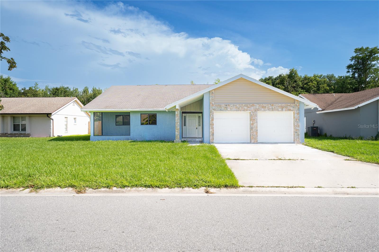 848 E FLAG LN