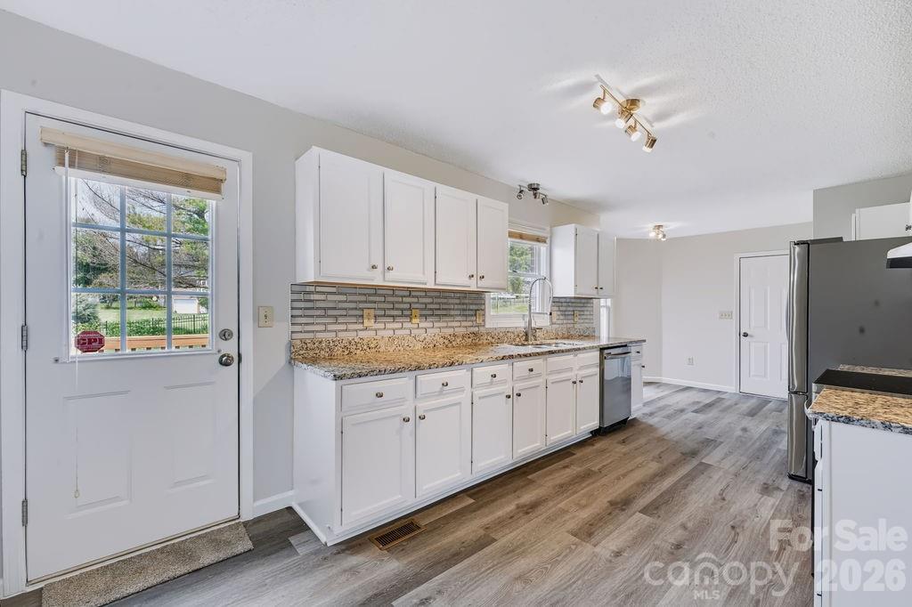 Single Family Residence at 5139 Butner Drive, Hickory, photo 4 of 28