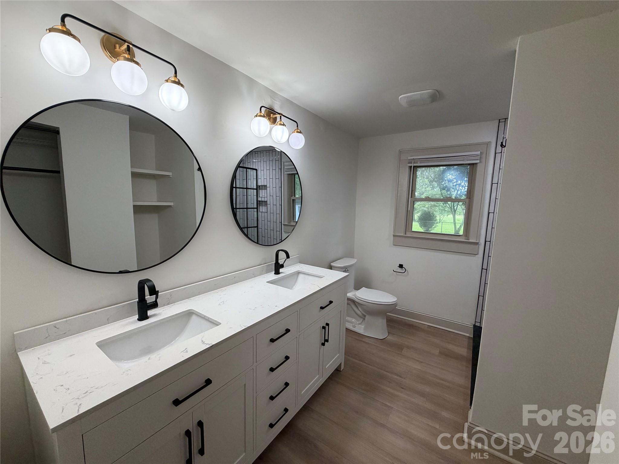 Master bathroom - 3649 Taylorsville Highway, Statesville