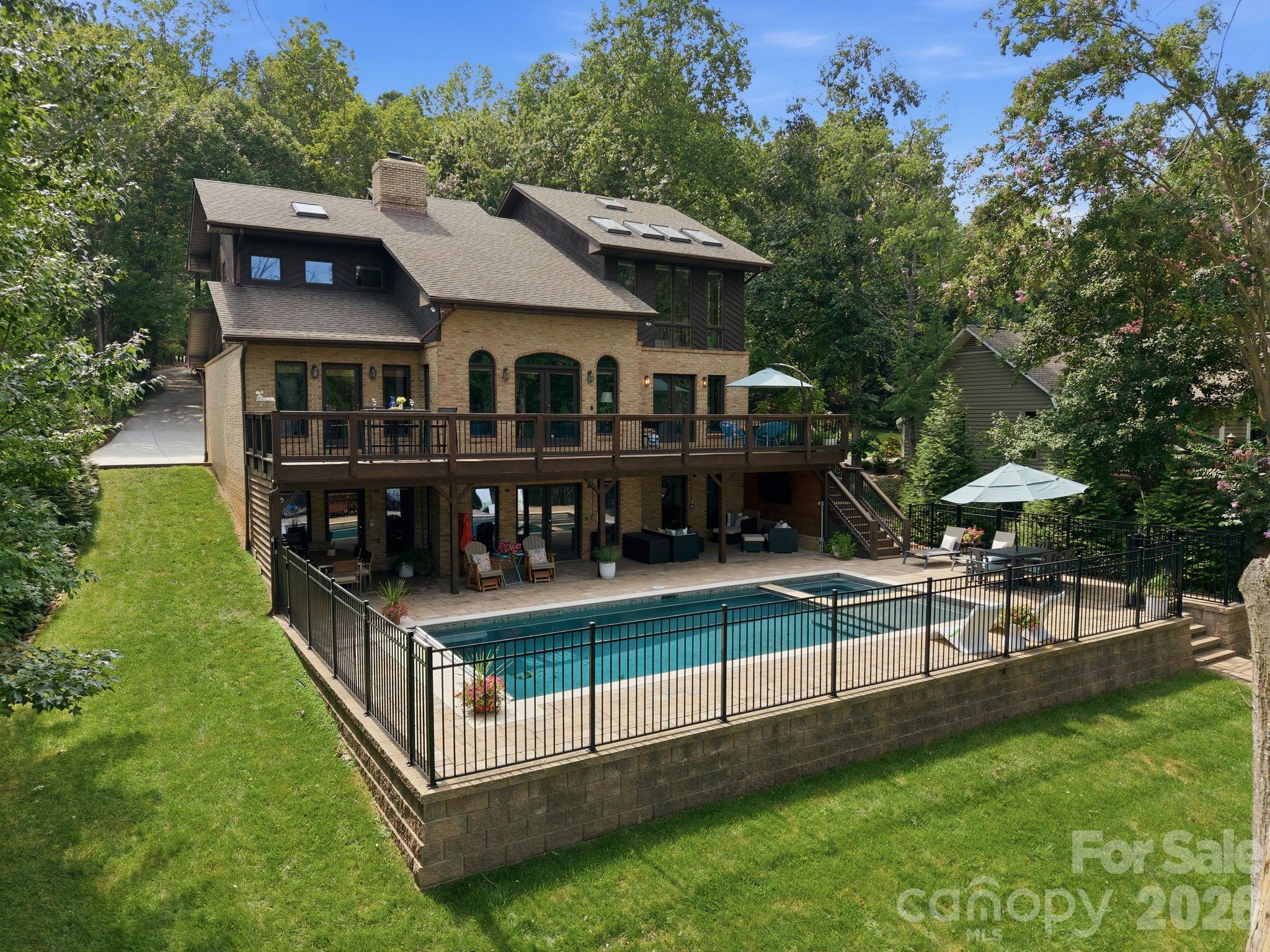 Single Family Residence at 20334 Bethelwood Lane, Cornelius, photo 2 of 47