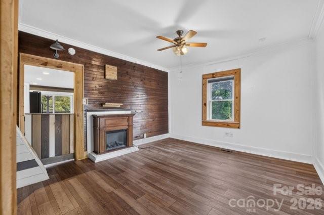 Single Family Residence at 403 SW Spruce Street SW, Lenoir, photo 6 of 32