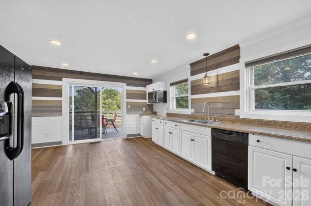 Single Family Residence at 403 SW Spruce Street SW, Lenoir, photo 10 of 32