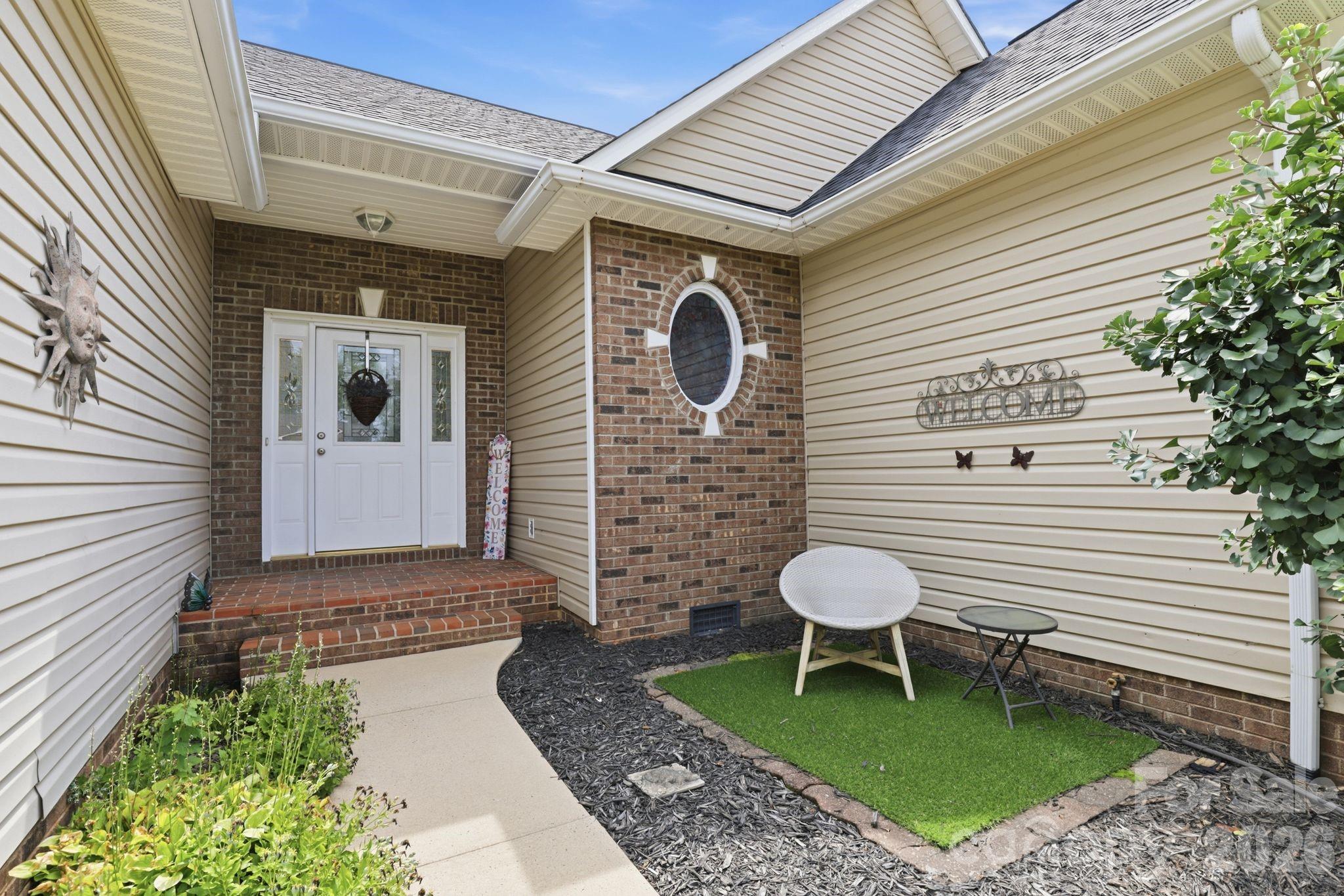 Single Family Residence at 2918 24th Street Drive NE, Hickory, photo 2 of 30