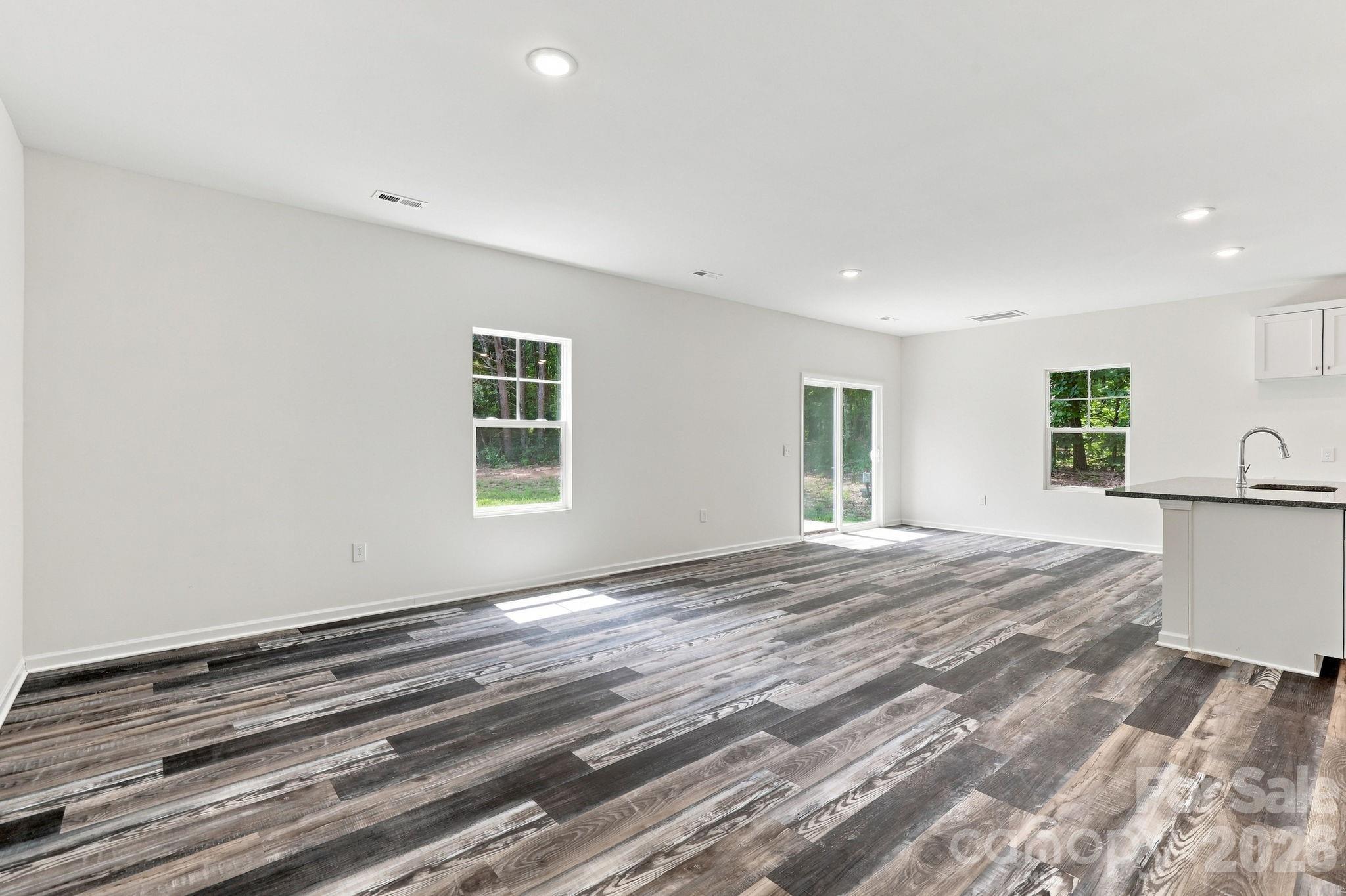Living area to Kitchen - 837 Old Mountain Road, Statesville