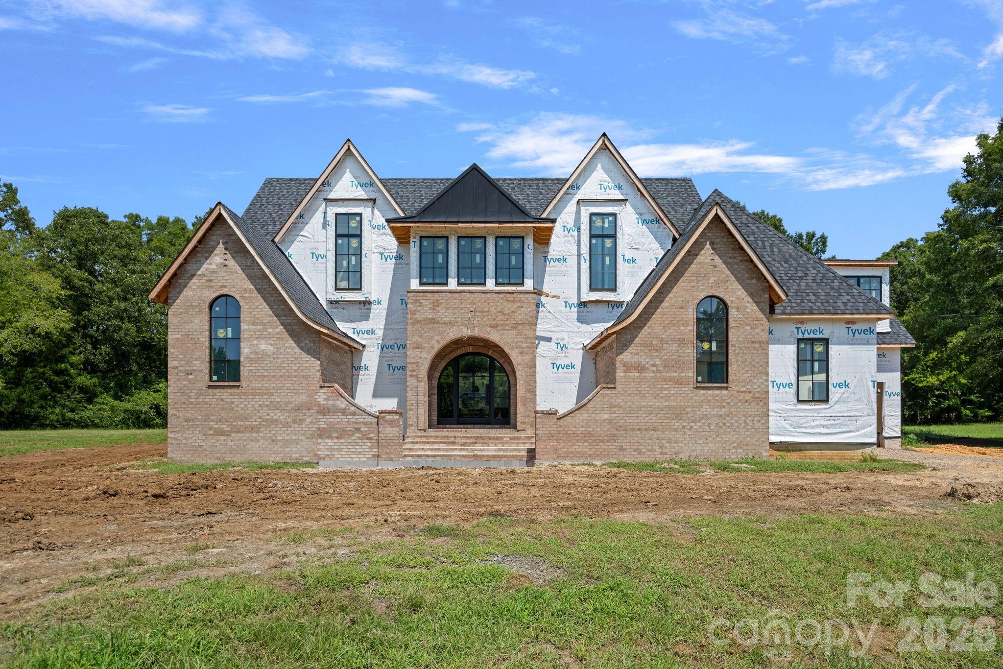 Single Family Residence at 1011 Helaina Court, Waxhaw, photo 3 of 23