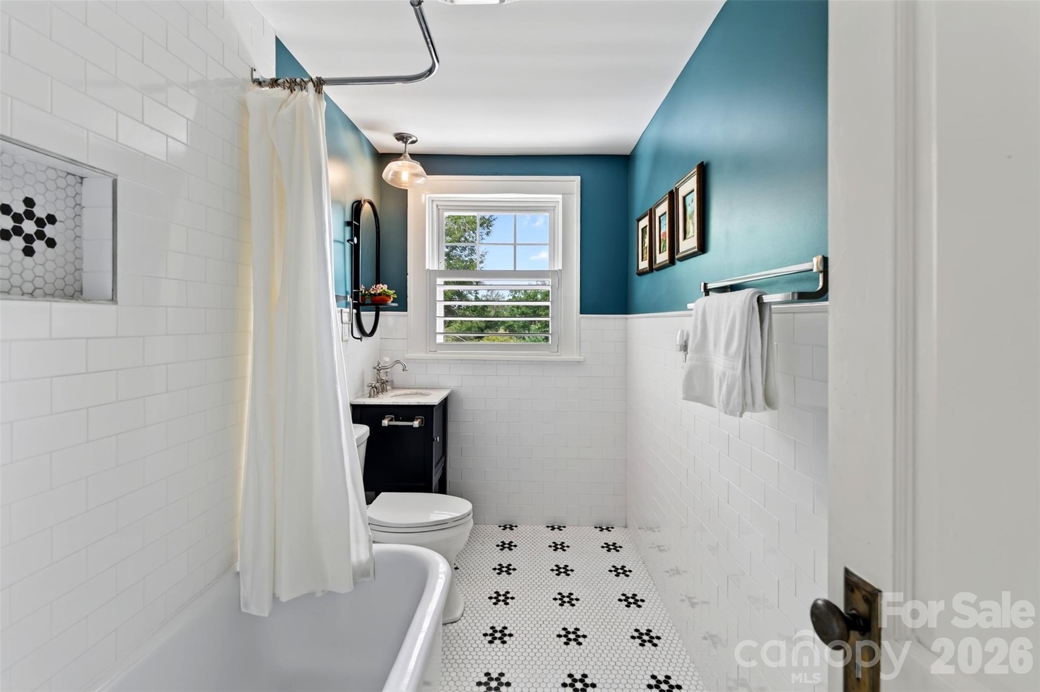 Upper level bathroom with clawfoot tub & shower - 55 Edgemont Road, Asheville