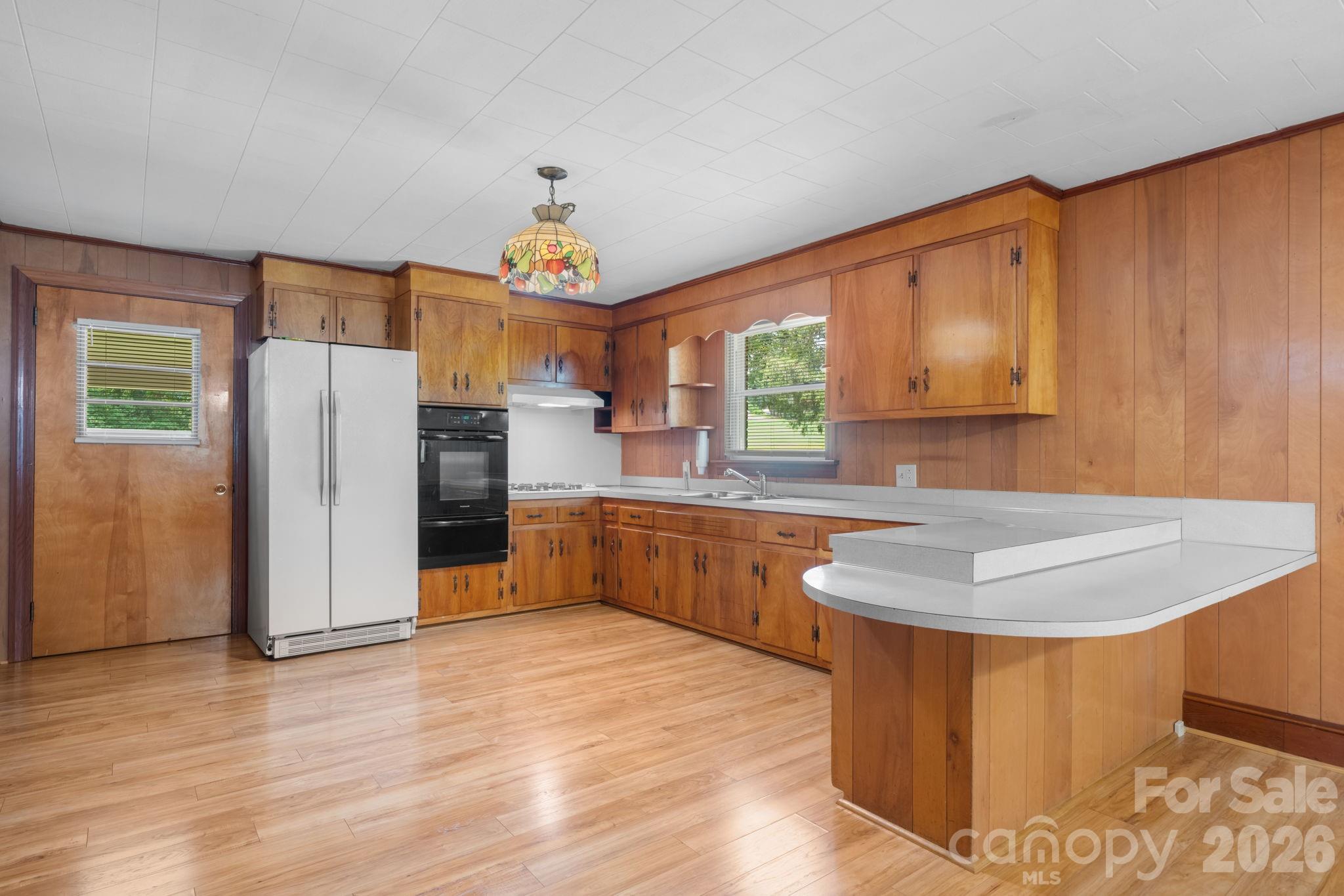 Large Prep Area For Cooking With Built In Breakfast Area - 4370 Dynasty Lane, Hudson