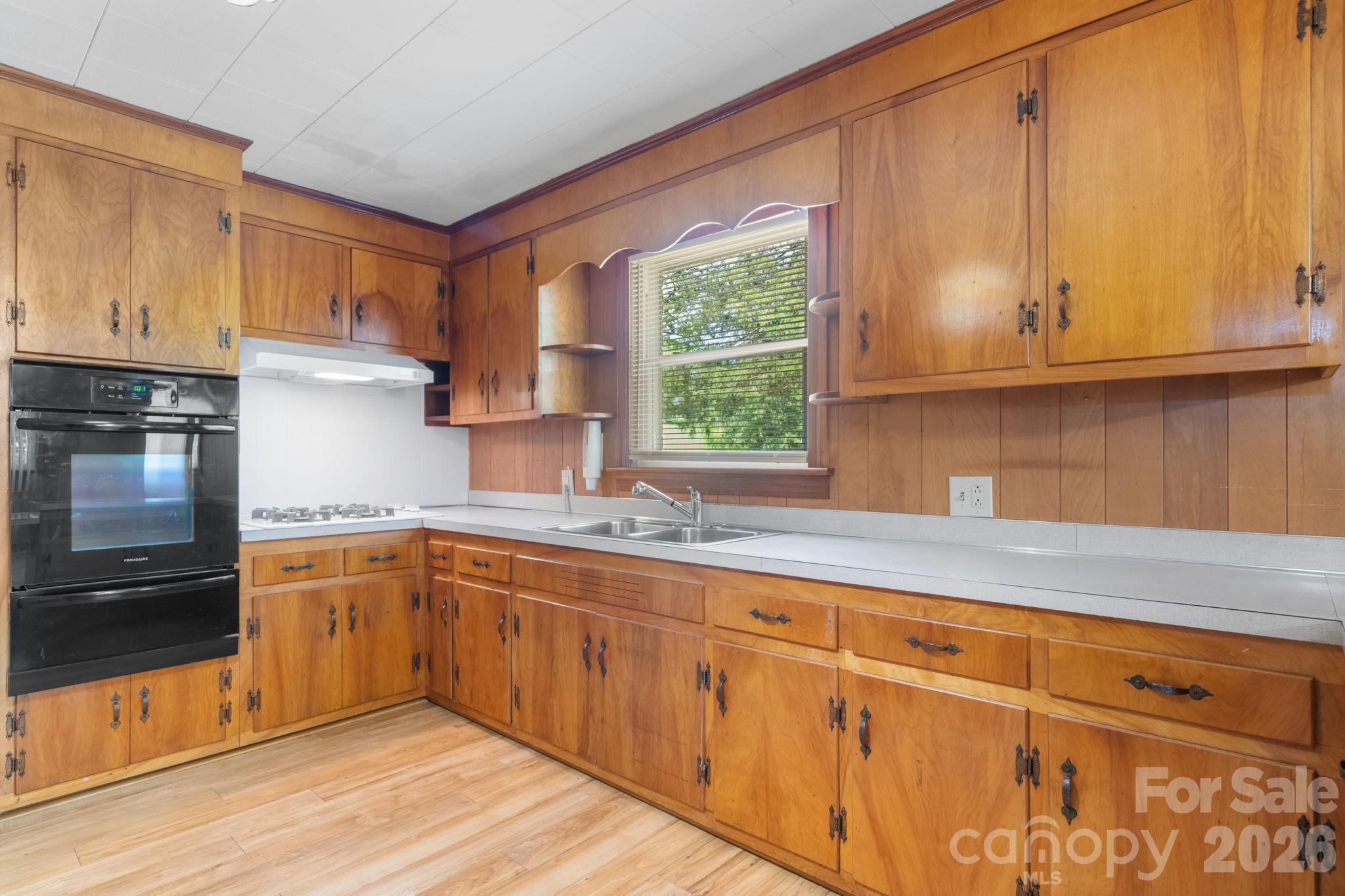 Appliances Stay - Refrigerator, Wall Oven, Gas Cooktop & New Kitchen Faucet - 4370 Dynasty Lane, Hudson