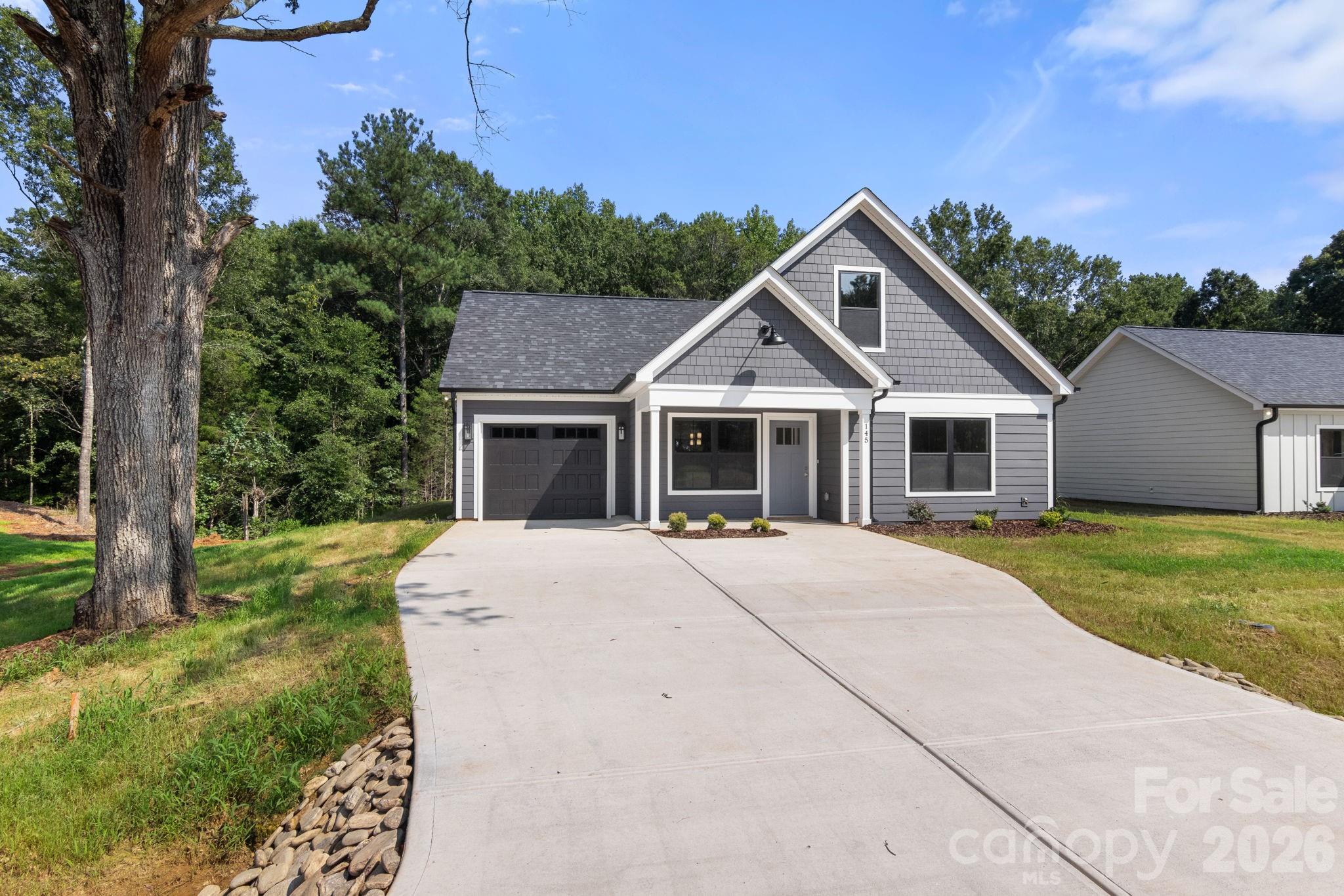 Driveway designed for ample parking - 145 McCorkle Street, York