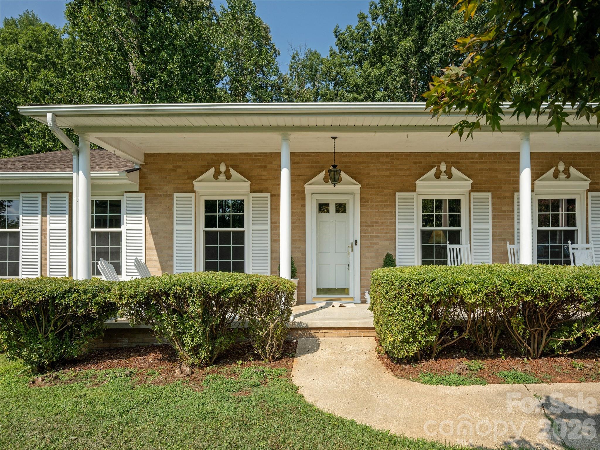 Single Family Residence at 303 Tree Haven Boulevard, Hendersonville, photo 4 of 33