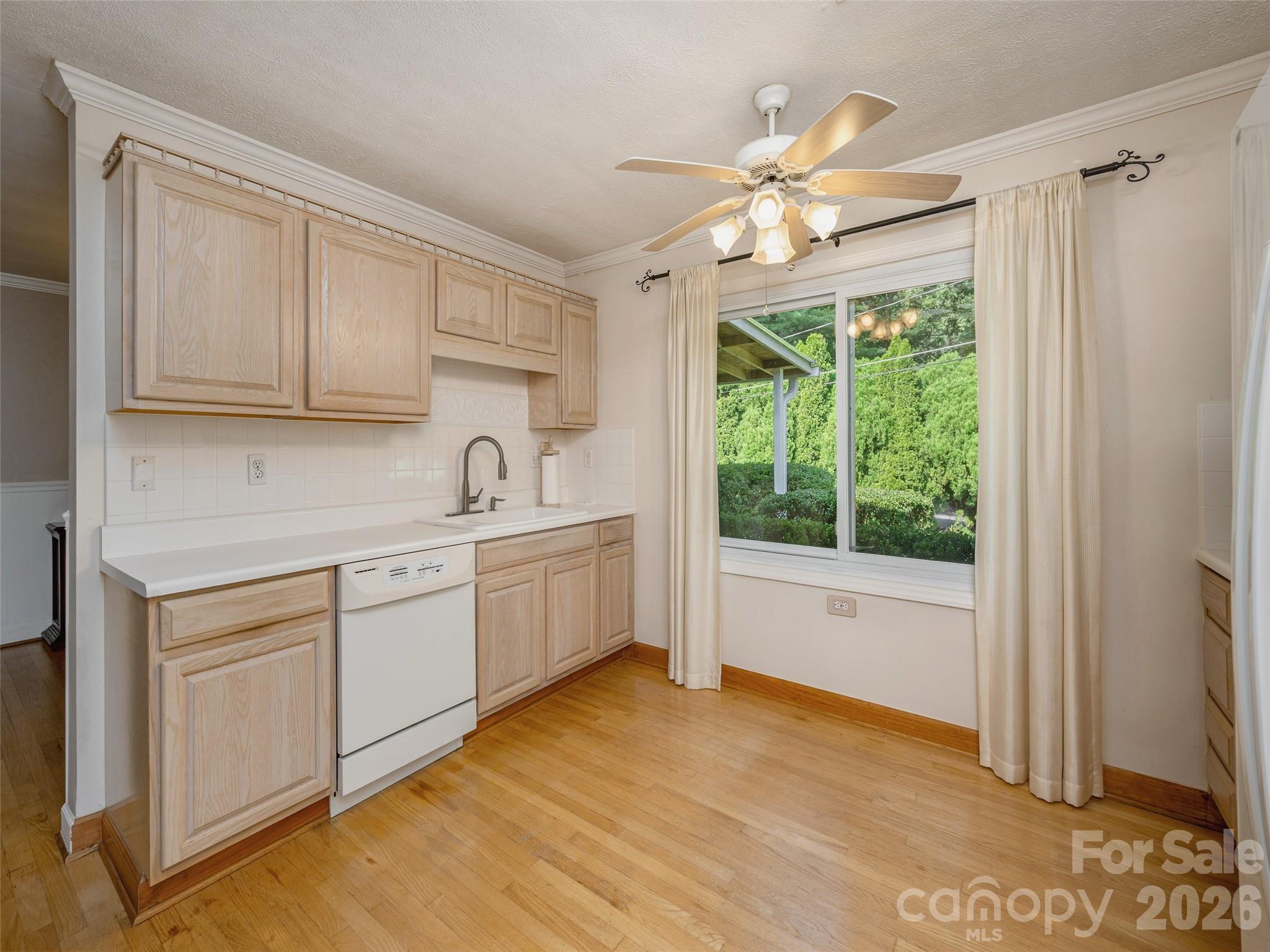 Single Family Residence at 303 Tree Haven Boulevard, Hendersonville, photo 13 of 33