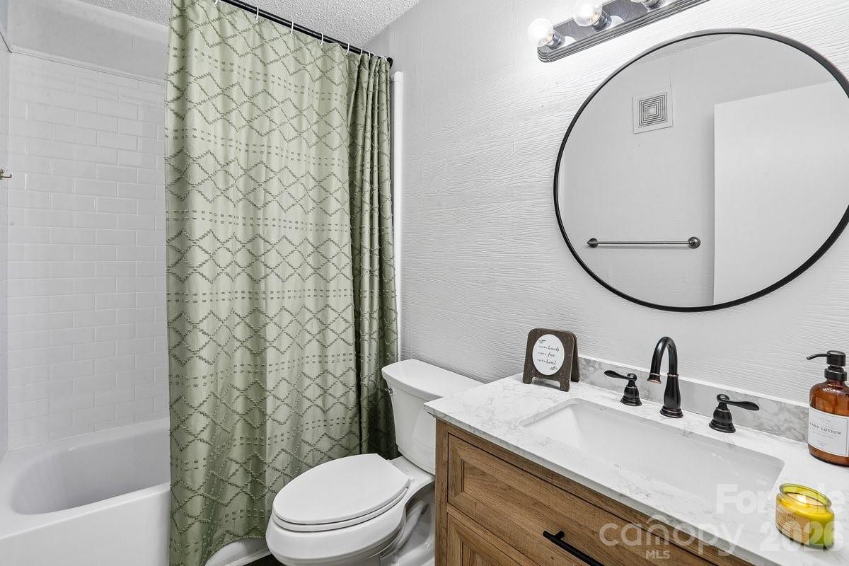Condominium at 1300 Larchmont Place, Salisbury, photo 8 of 11