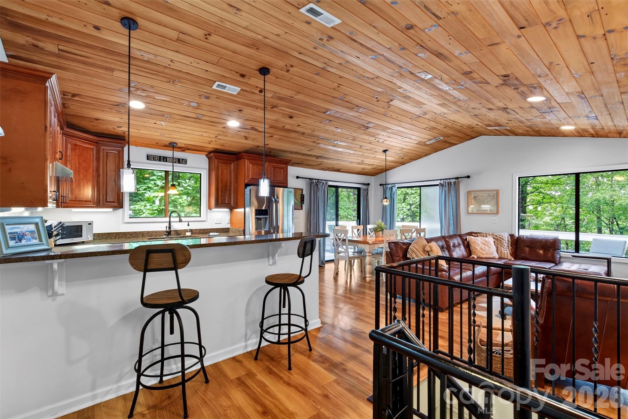 Single Family Residence at 2 Bear Rock Loop Road, Hendersonville, photo 2 of 30