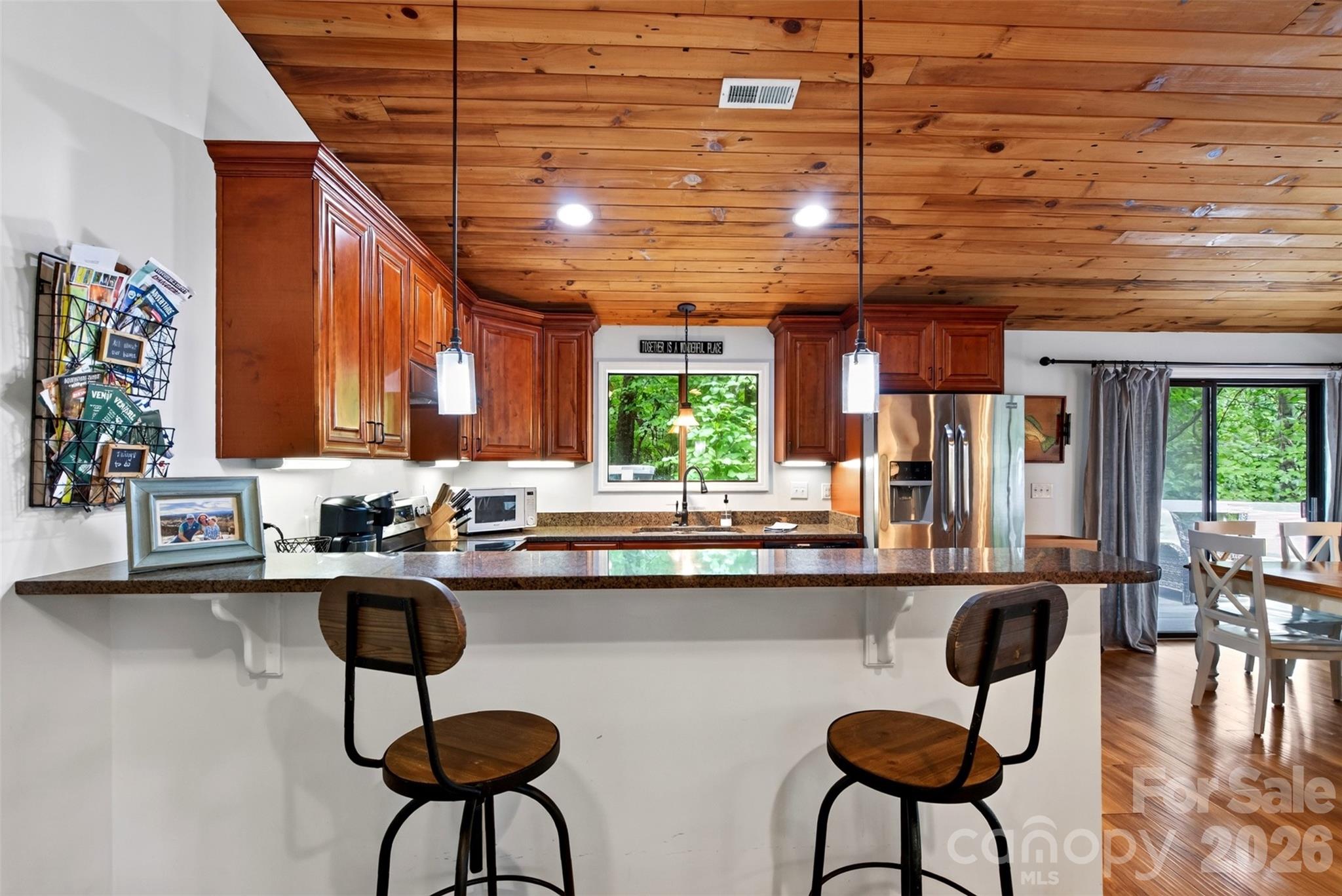 Single Family Residence at 2 Bear Rock Loop Road, Hendersonville, photo 3 of 30