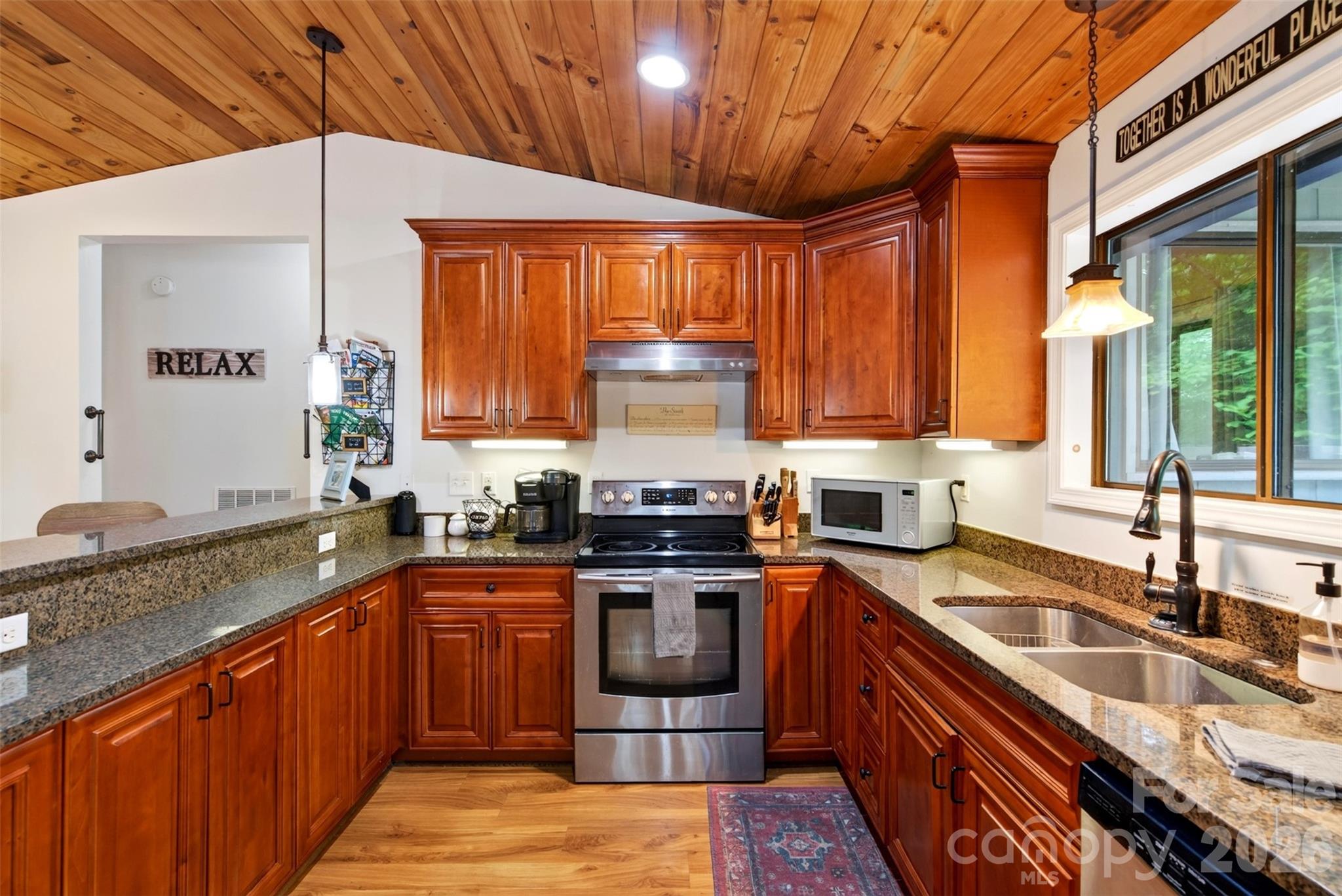 Single Family Residence at 2 Bear Rock Loop Road, Hendersonville, photo 5 of 30