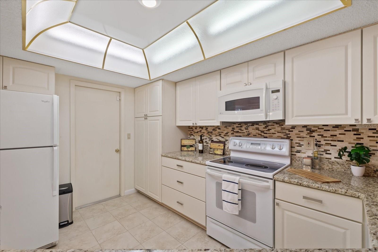 Single Family Residence at 7329 FAIRWOOD AVE, NEW PORT RICHEY, photo 31 of 47