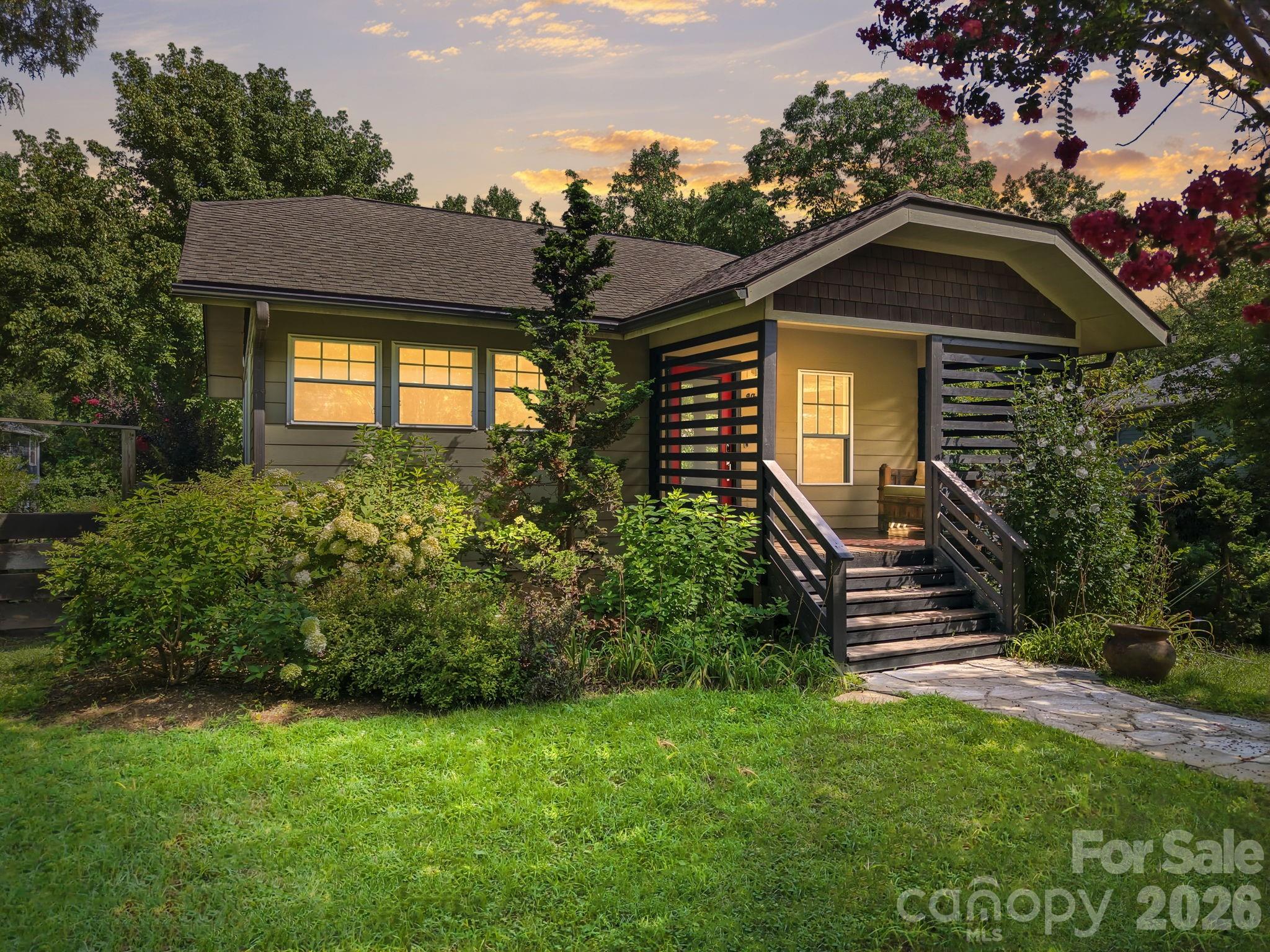 Welcome Home! - 146 Courtland Avenue, Asheville