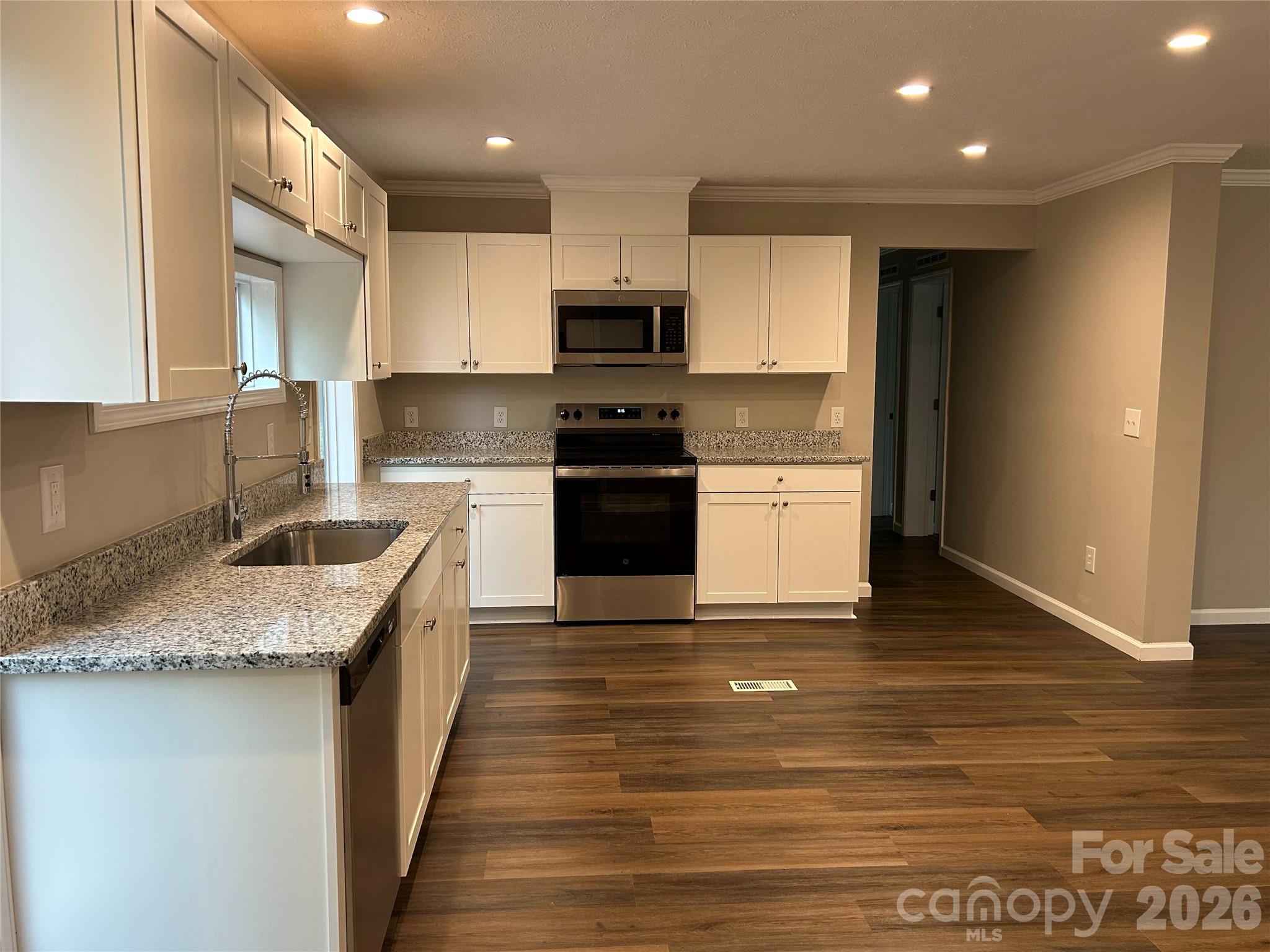 Single Family Residence at 3153 Bear Trail Drive, Lenoir, photo 2 of 18