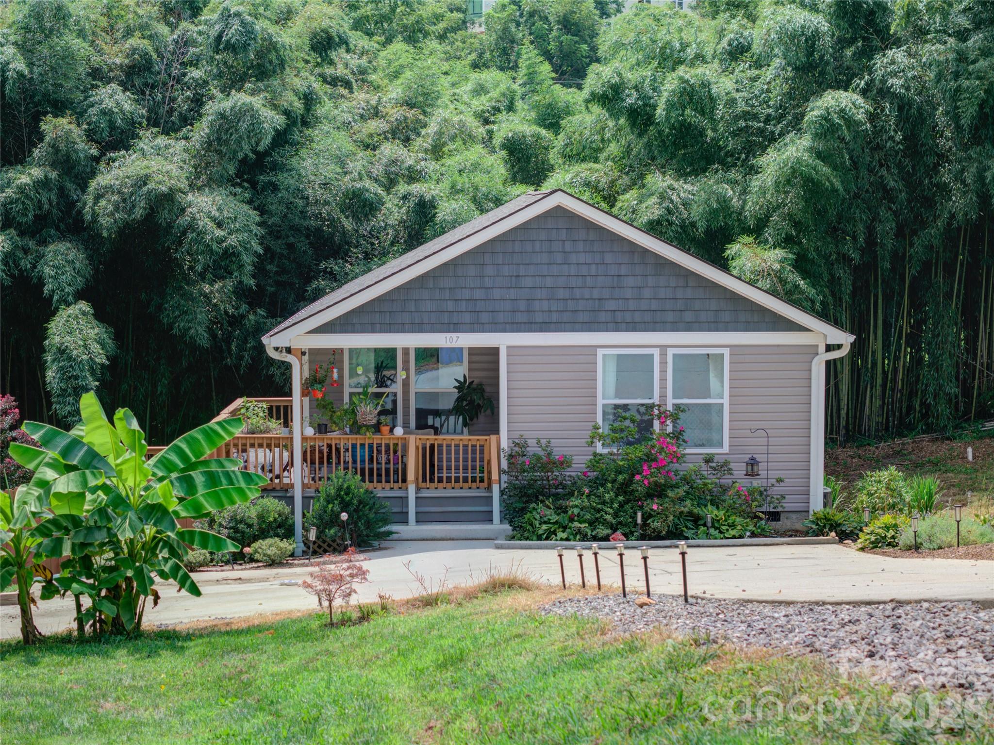 Single Family Residence at 107 Forest Street, Asheville, photo 2 of 27