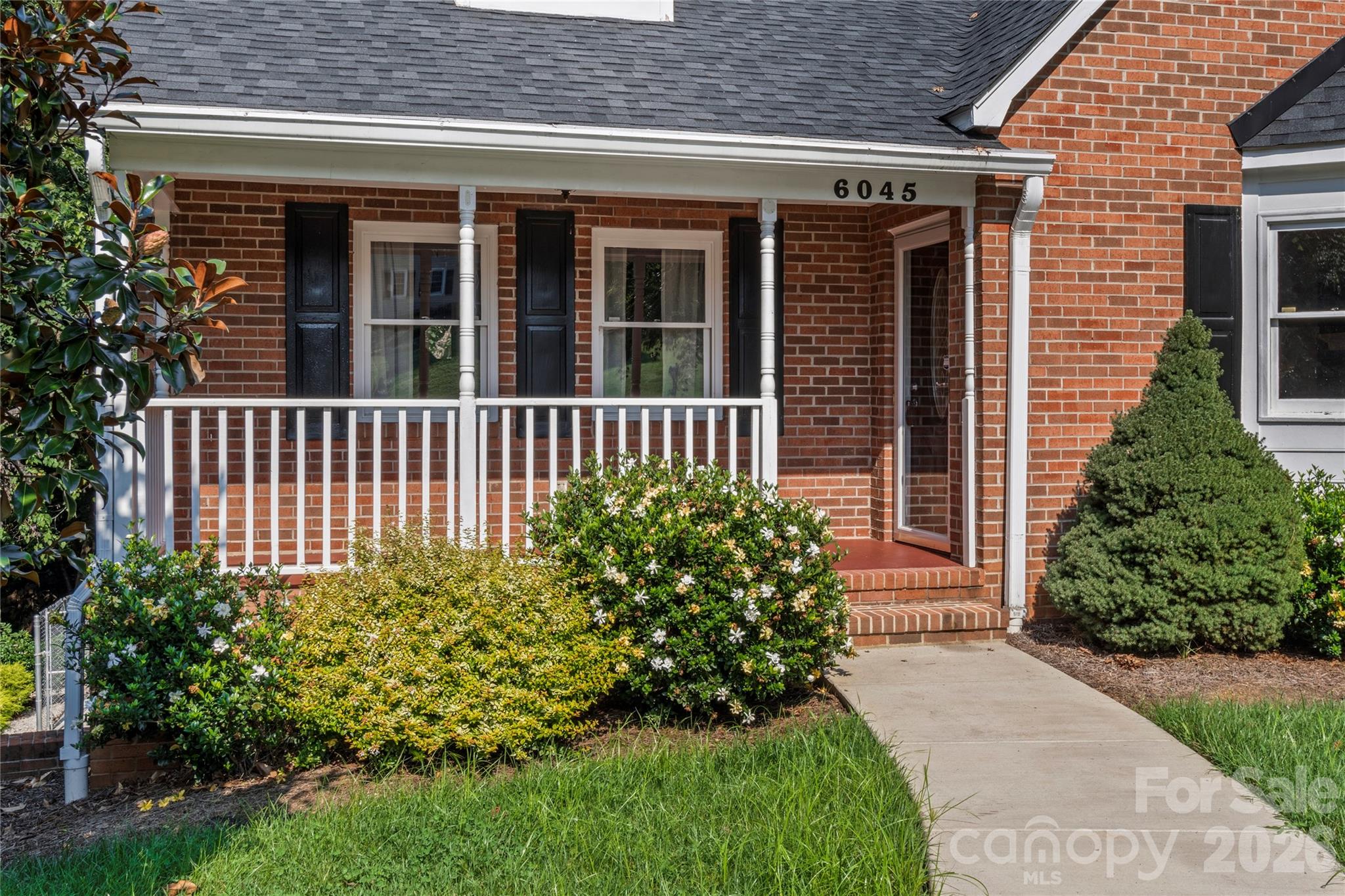 Single Family Residence at 6045 Stone Bluff Drive, Clemmons, photo 2 of 46