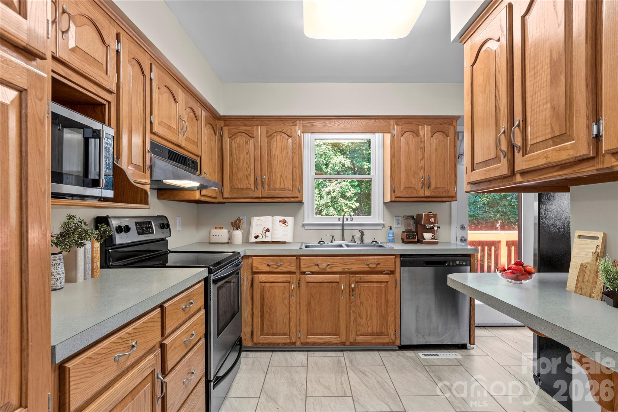 Single Family Residence at 6045 Stone Bluff Drive, Clemmons, photo 6 of 46