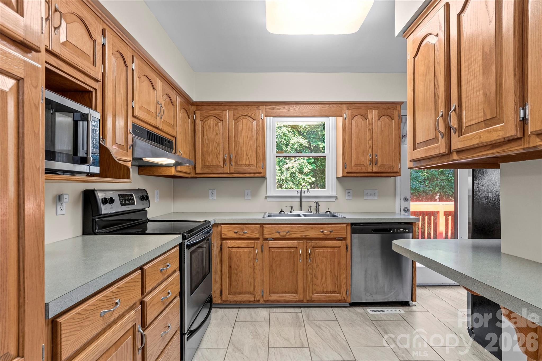 Single Family Residence at 6045 Stone Bluff Drive, Clemmons, photo 17 of 46