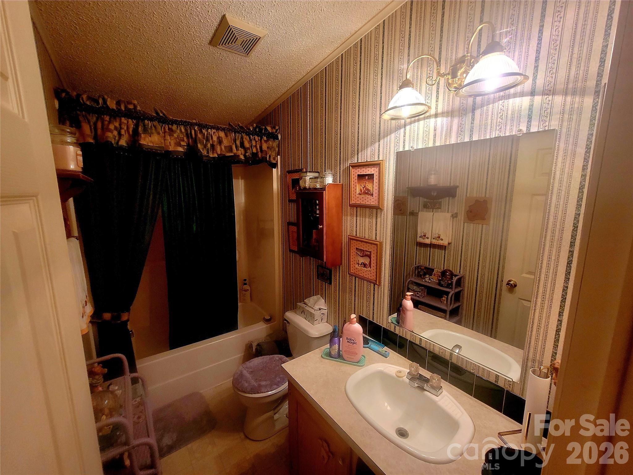 Second full bathroom - 121 Sylvan Drive, Statesville