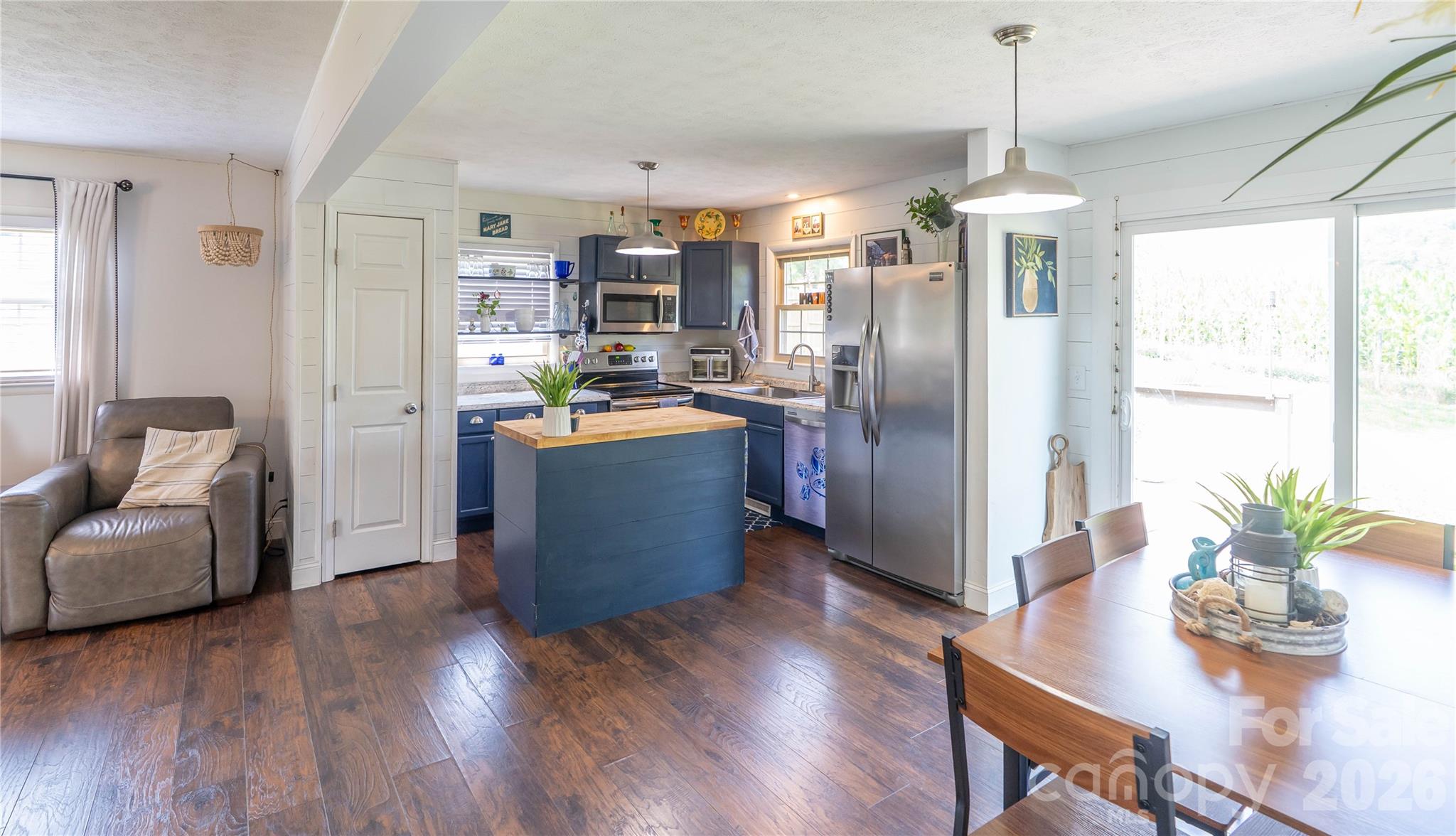 Single Family Residence at 130 Beaverdam Heights Drive, Canton, photo 11 of 47