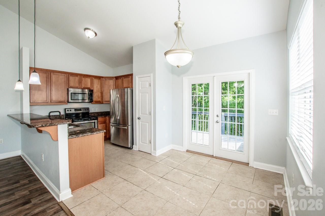 Kitchen/breakfast area - 127 Wood Acre Drive, Mooresville