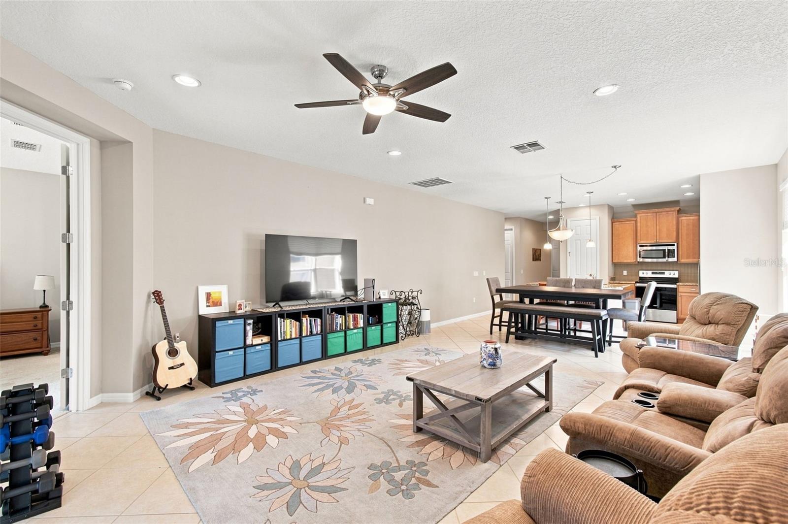 Single Family Residence at 1055 HARBOR RIDGE DR, KISSIMMEE, photo 6 of 55
