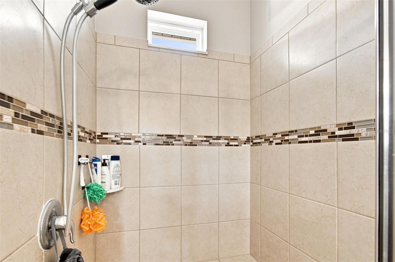 Large walk-in shower - 1055 HARBOR RIDGE DR, KISSIMMEE