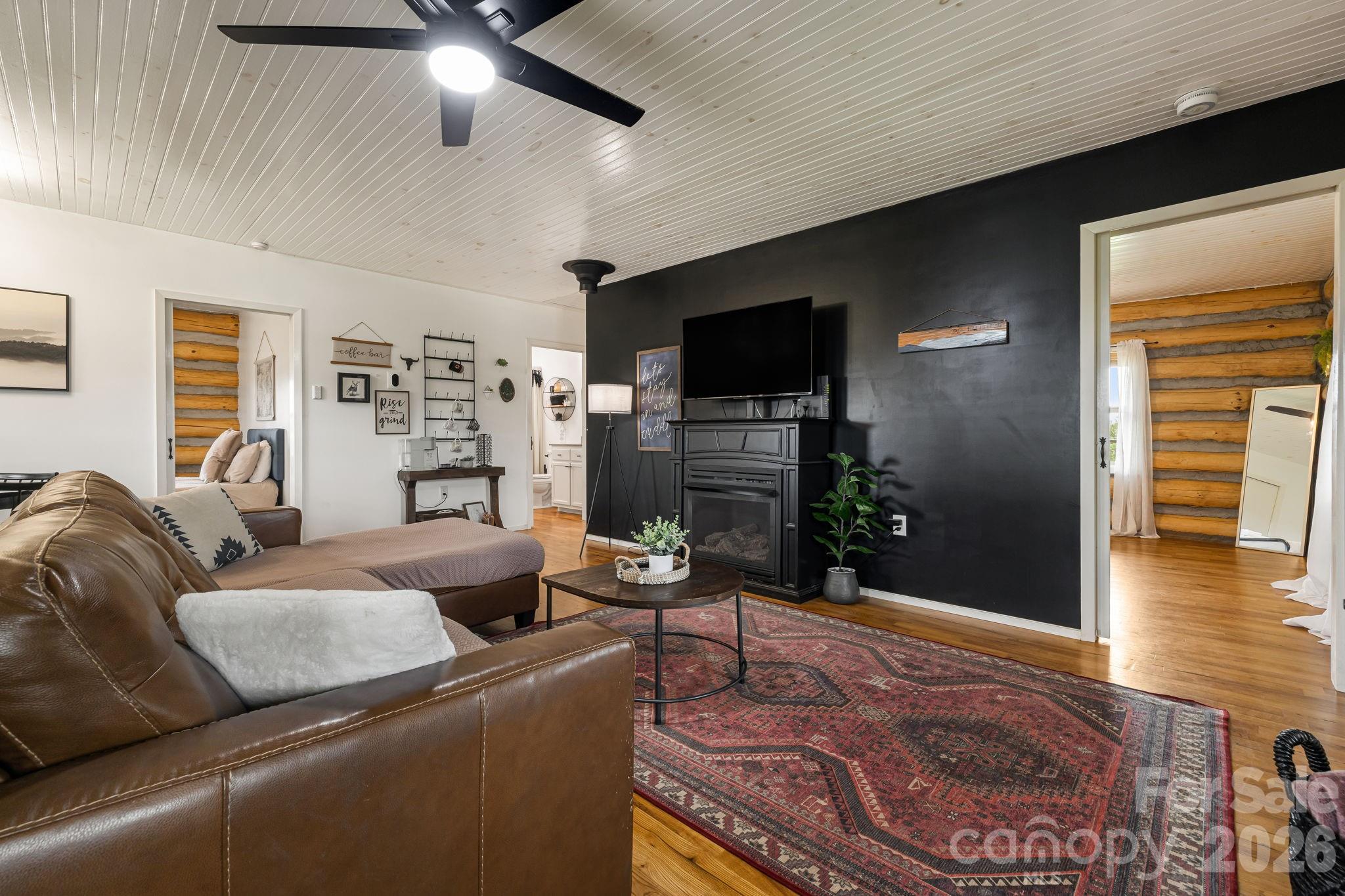 Single Family Residence at 194 Cabin Hollow Drive, Marshall, photo 4 of 26