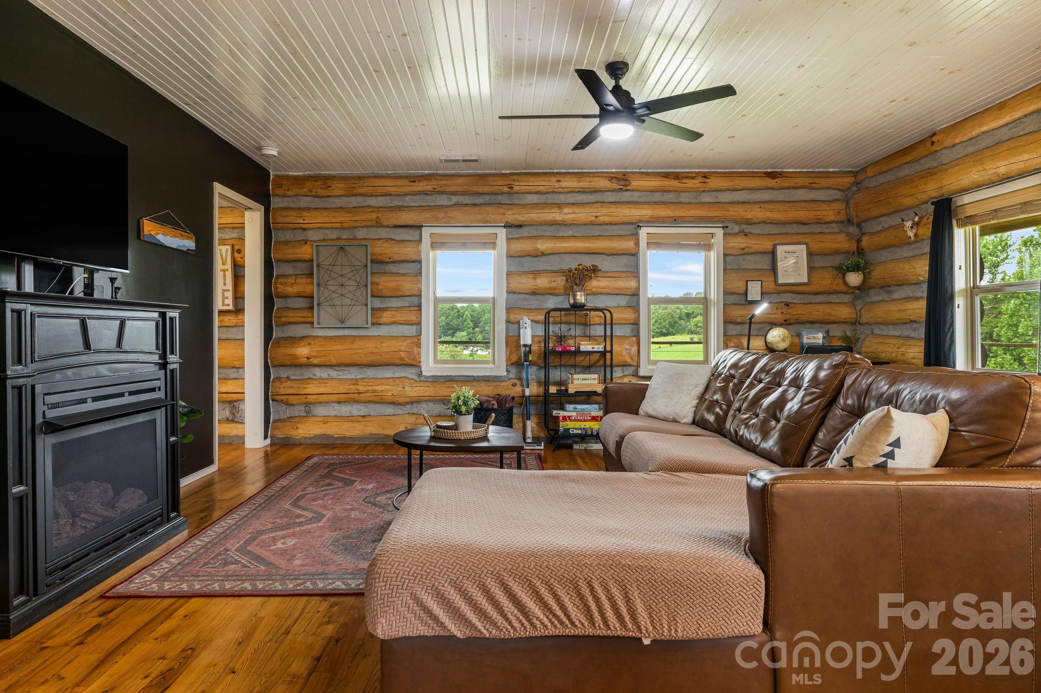 Single Family Residence at 194 Cabin Hollow Drive, Marshall, photo 5 of 26