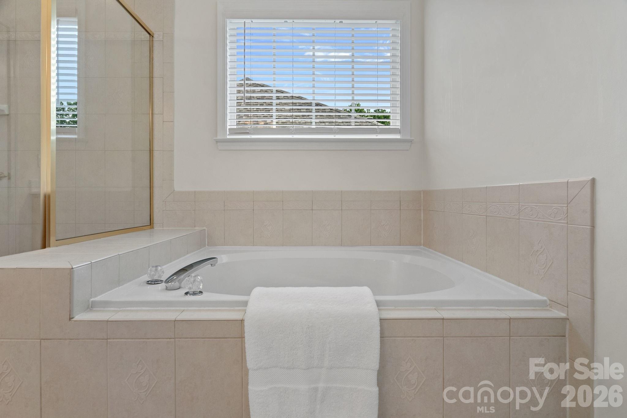 2nd floor primary bathroom - very clean and practical soaking tub - 9329 Uxbridge Lane, Huntersville