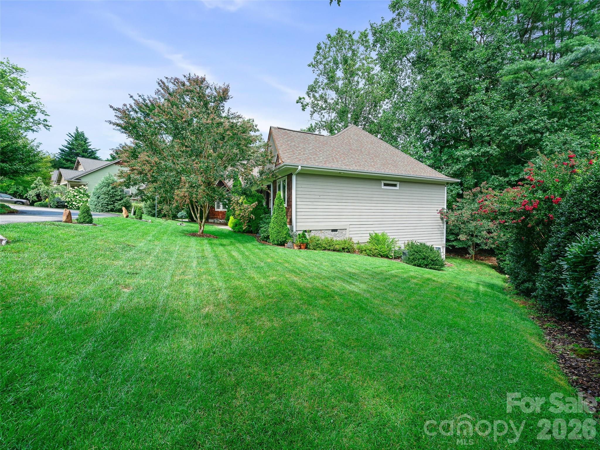 low maintenance yard - 6 Oak Springs Drive, Arden