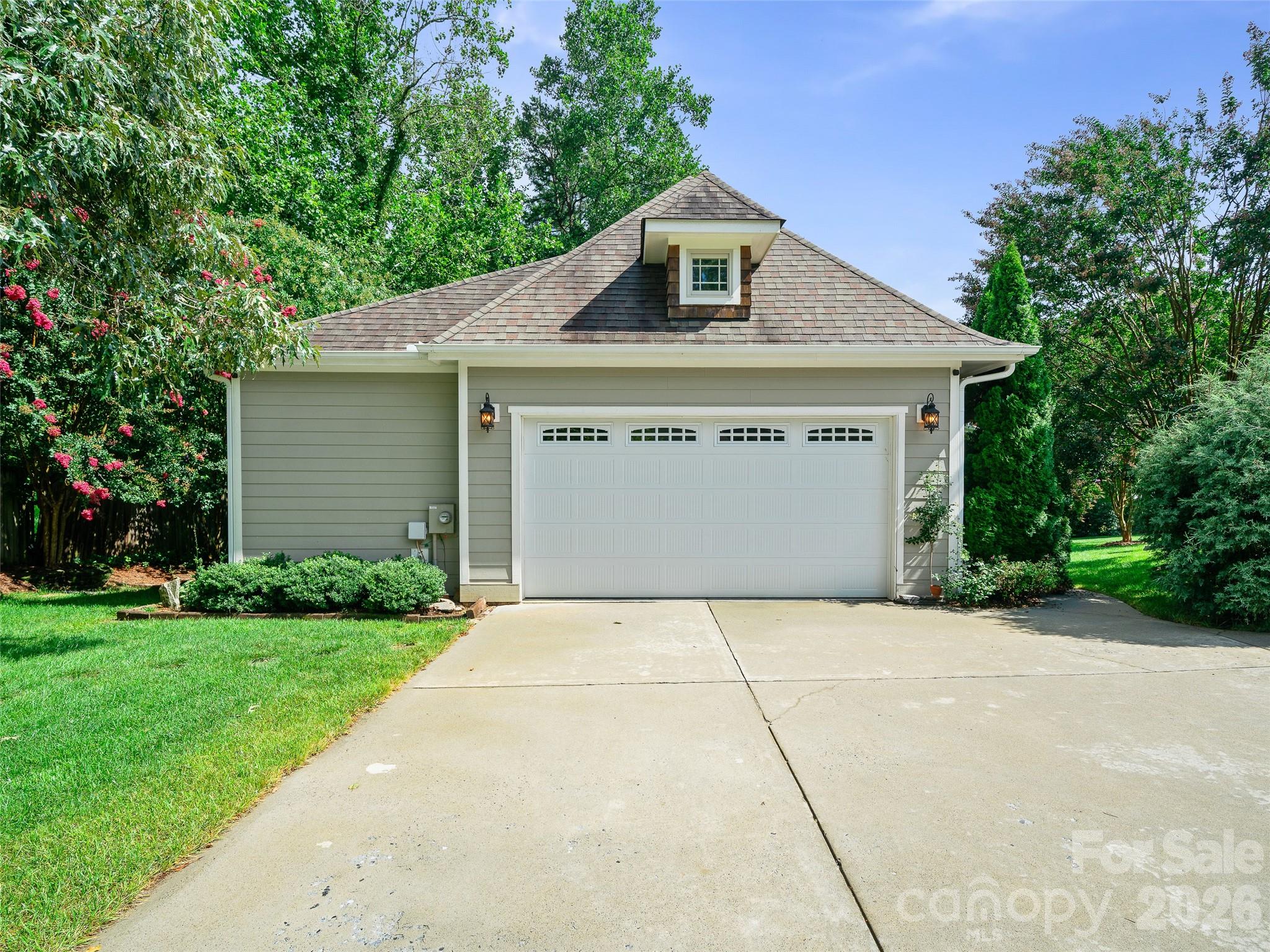 side entry garage - 6 Oak Springs Drive, Arden
